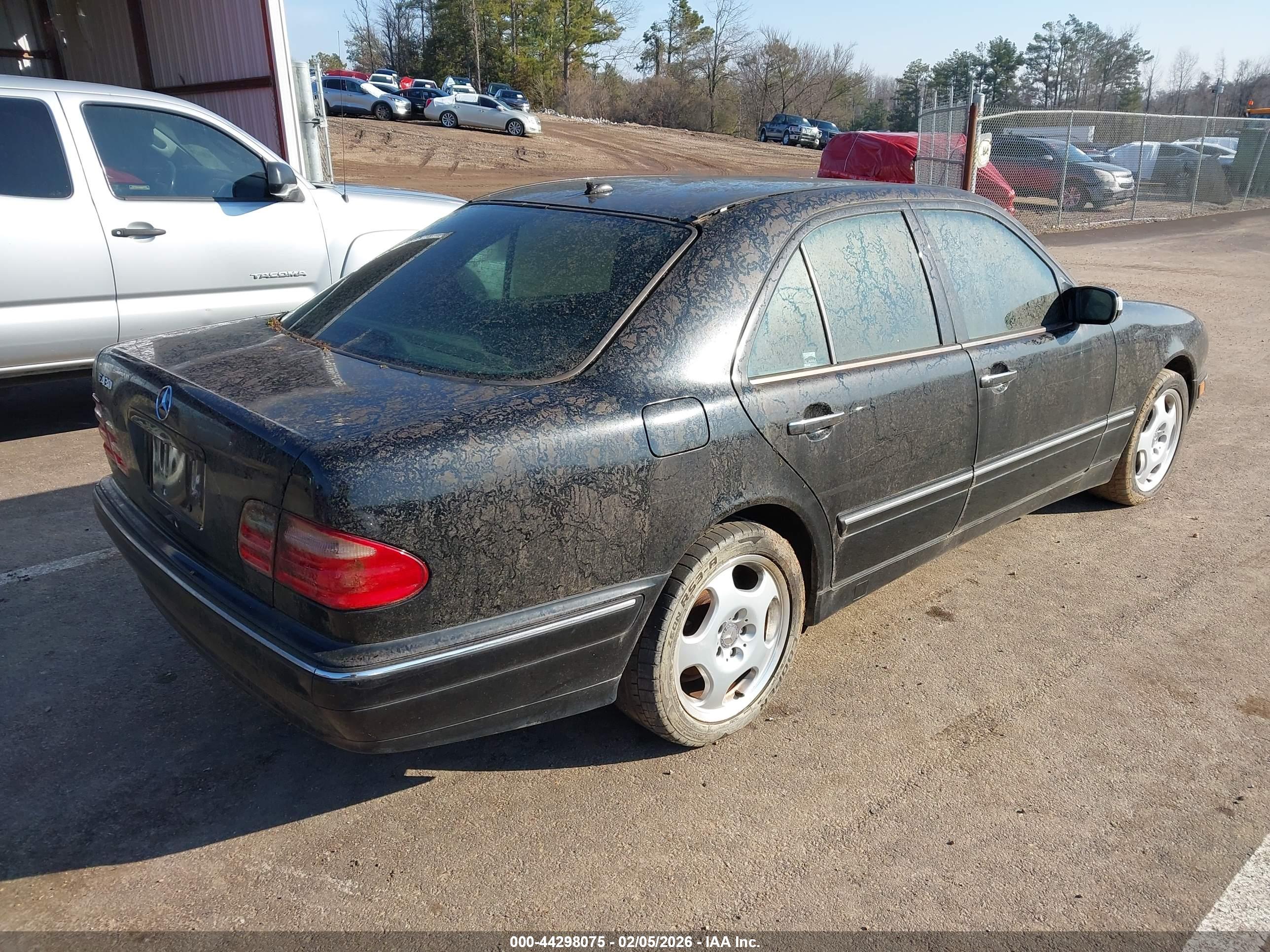 MERCEDES-BENZ E image 4