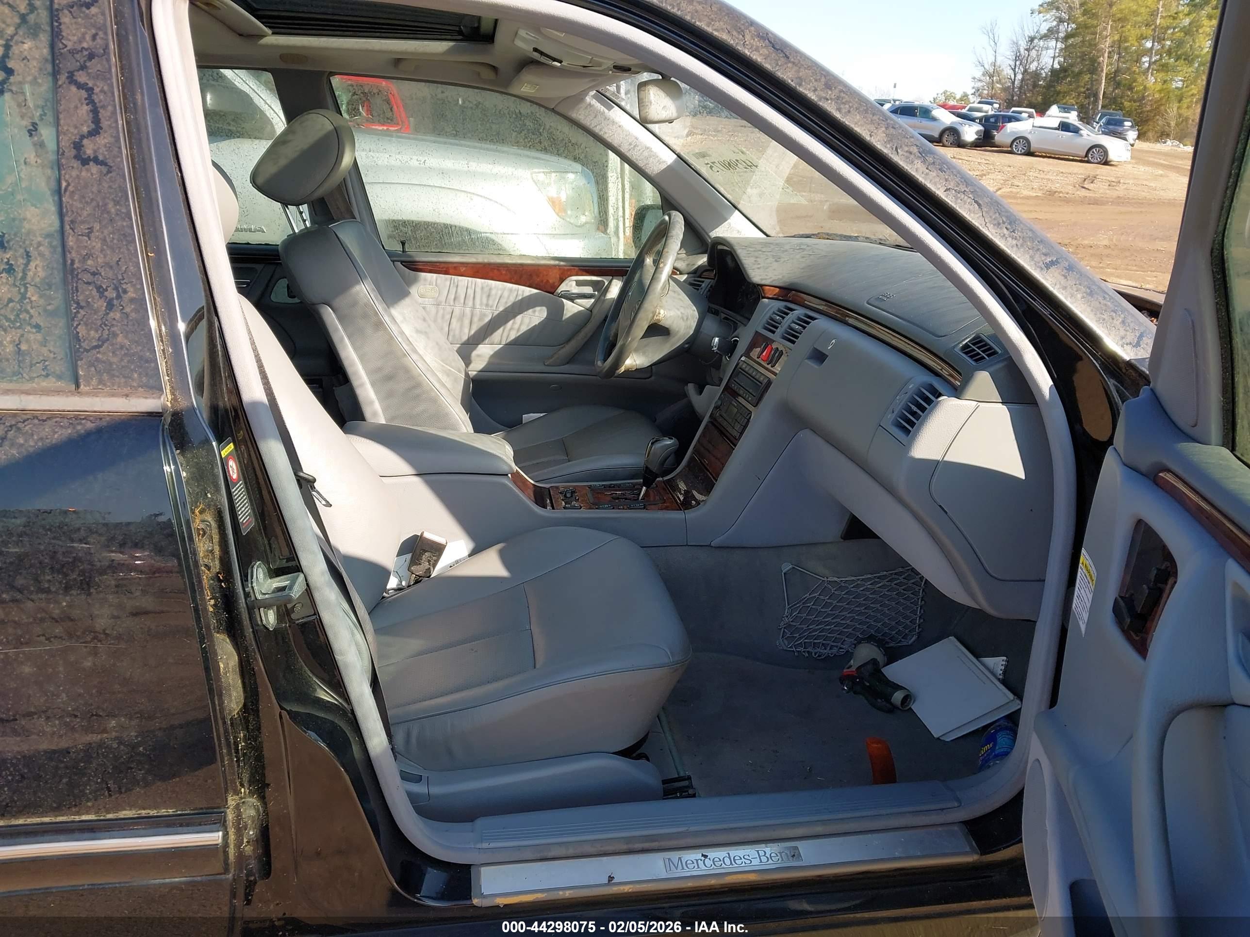 MERCEDES-BENZ E image 5