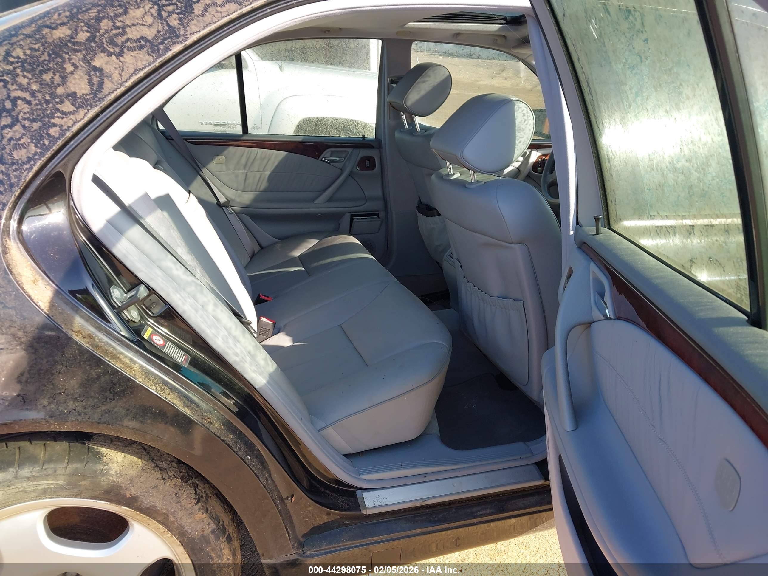 MERCEDES-BENZ E image 8