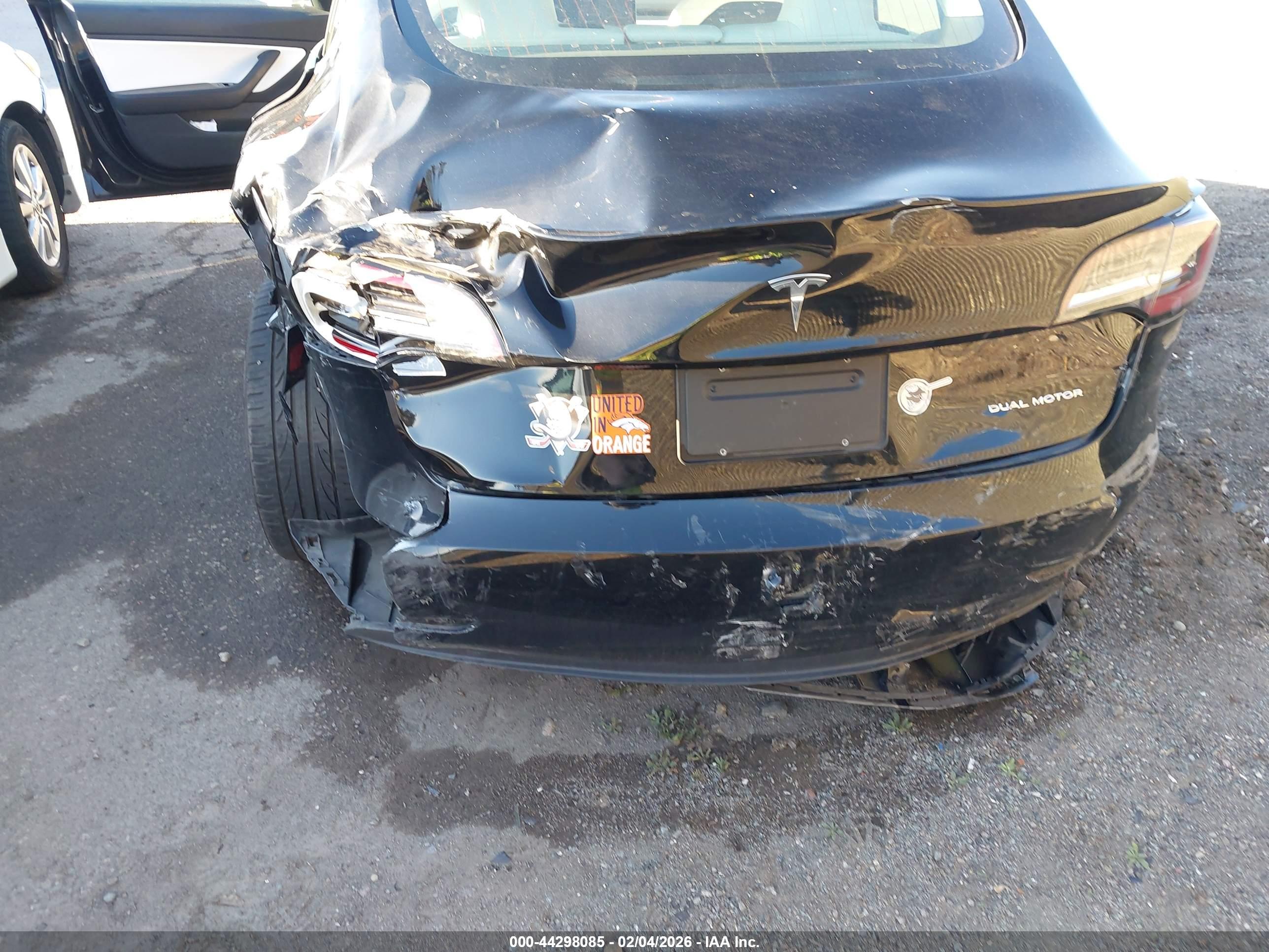 TESLA MODEL image 6