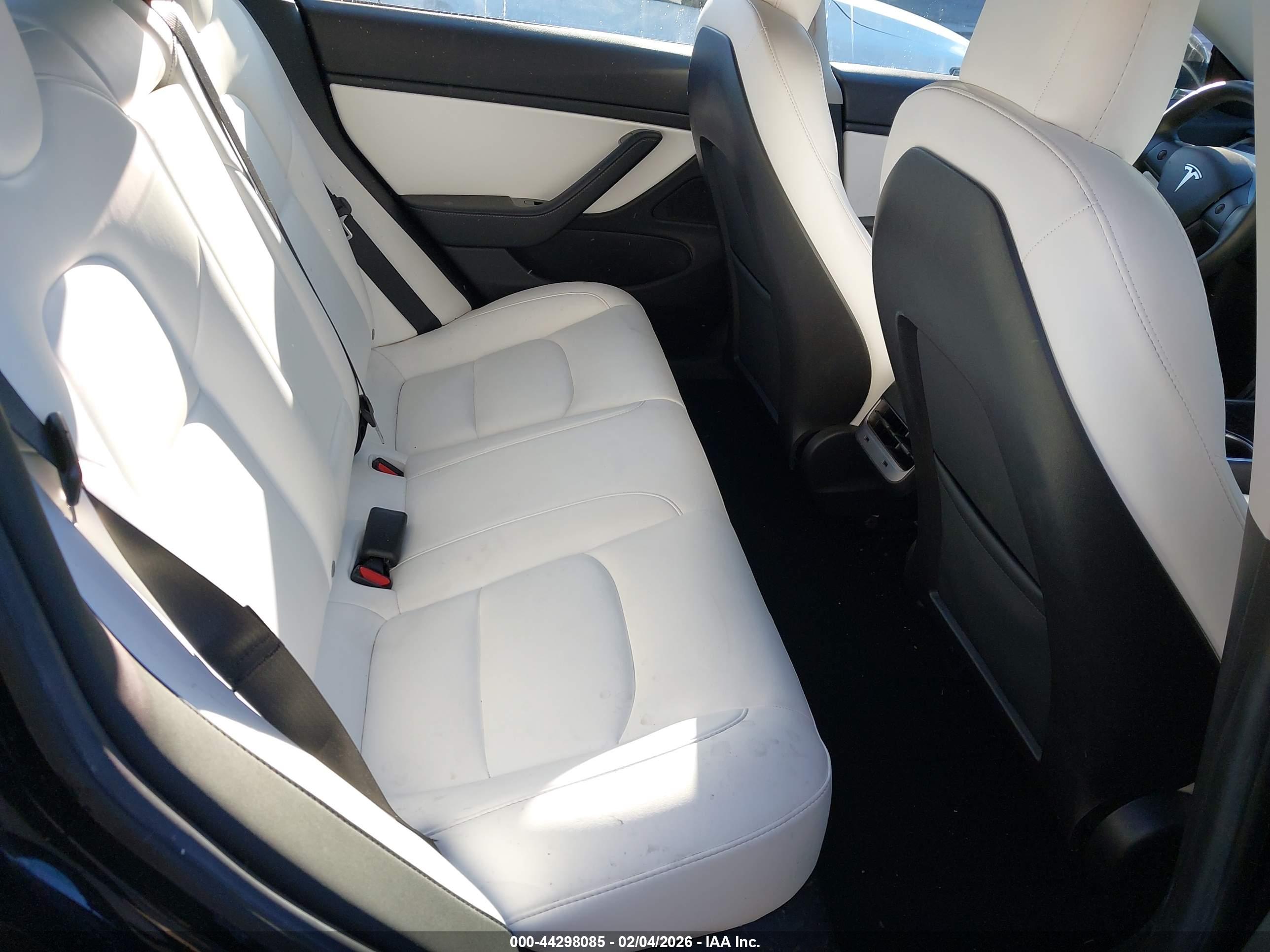 TESLA MODEL image 8