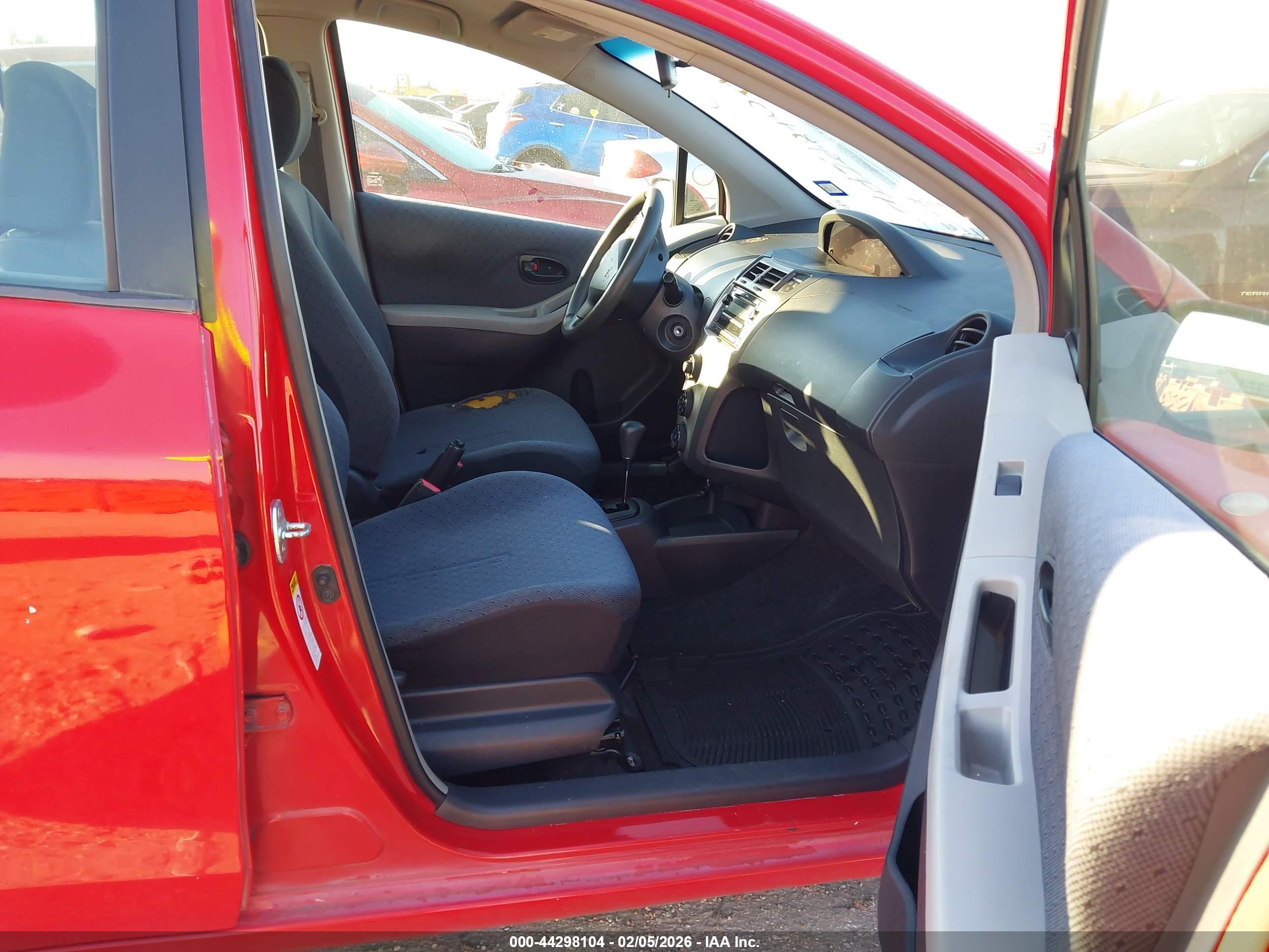 TOYOTA YARIS image 5
