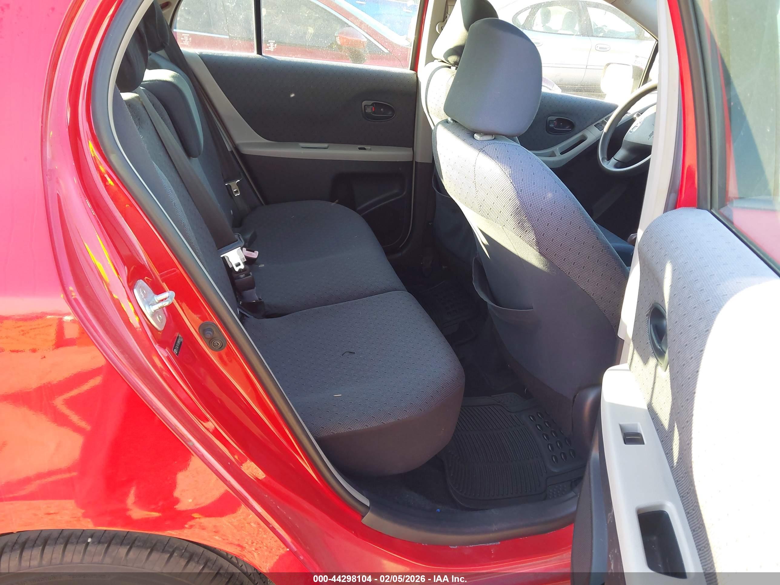 TOYOTA YARIS image 8
