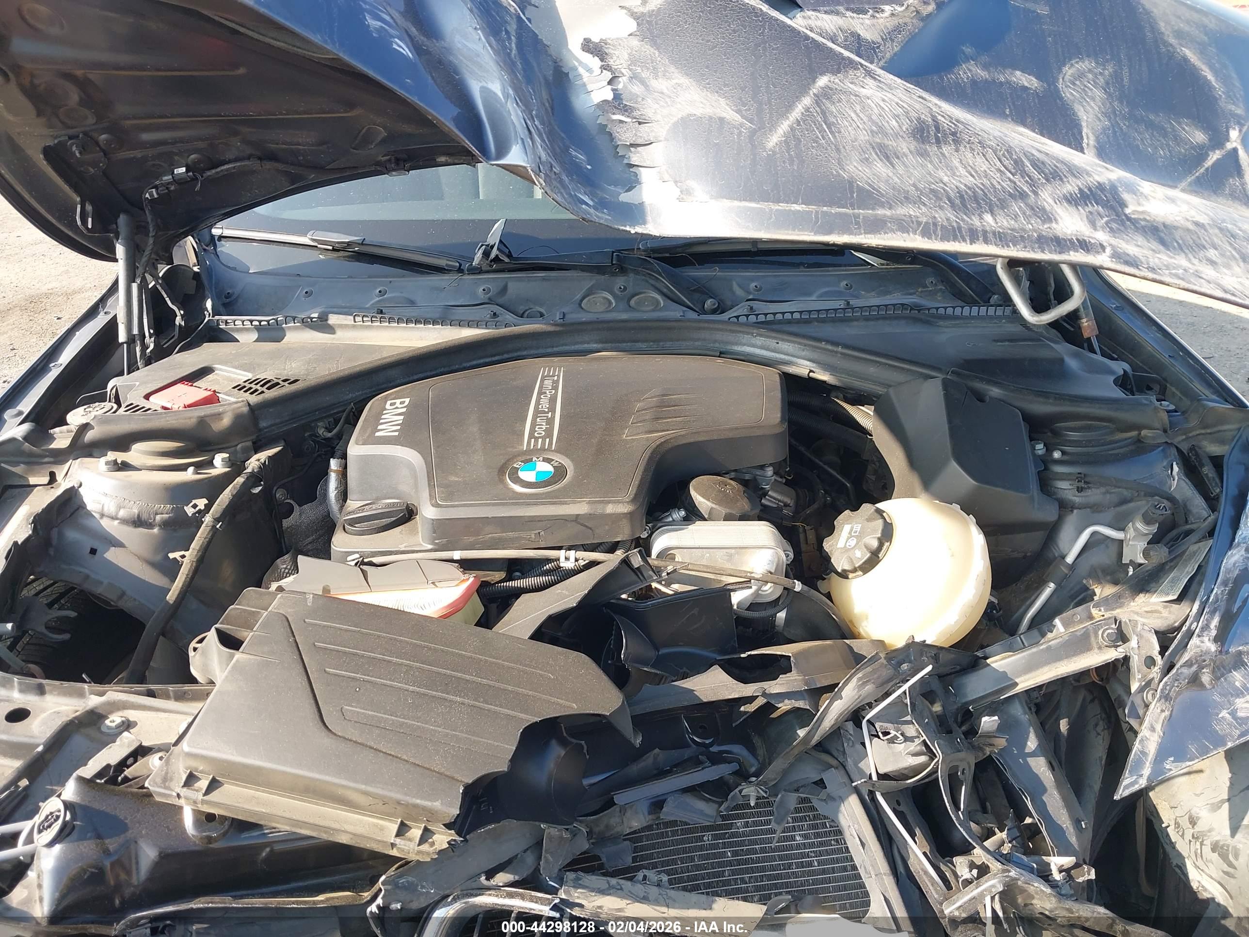BMW 320I image 10
