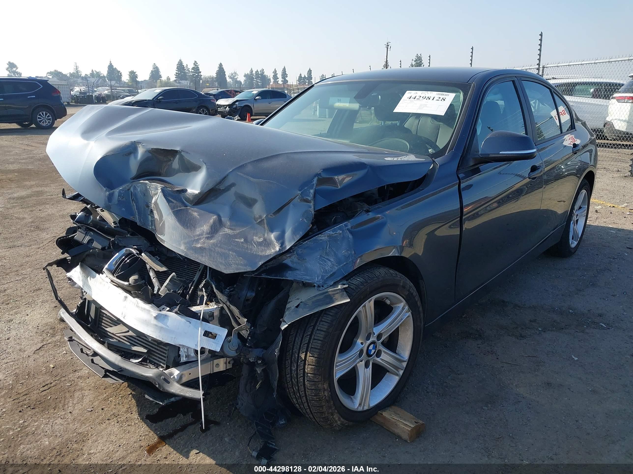 BMW 320I image 2
