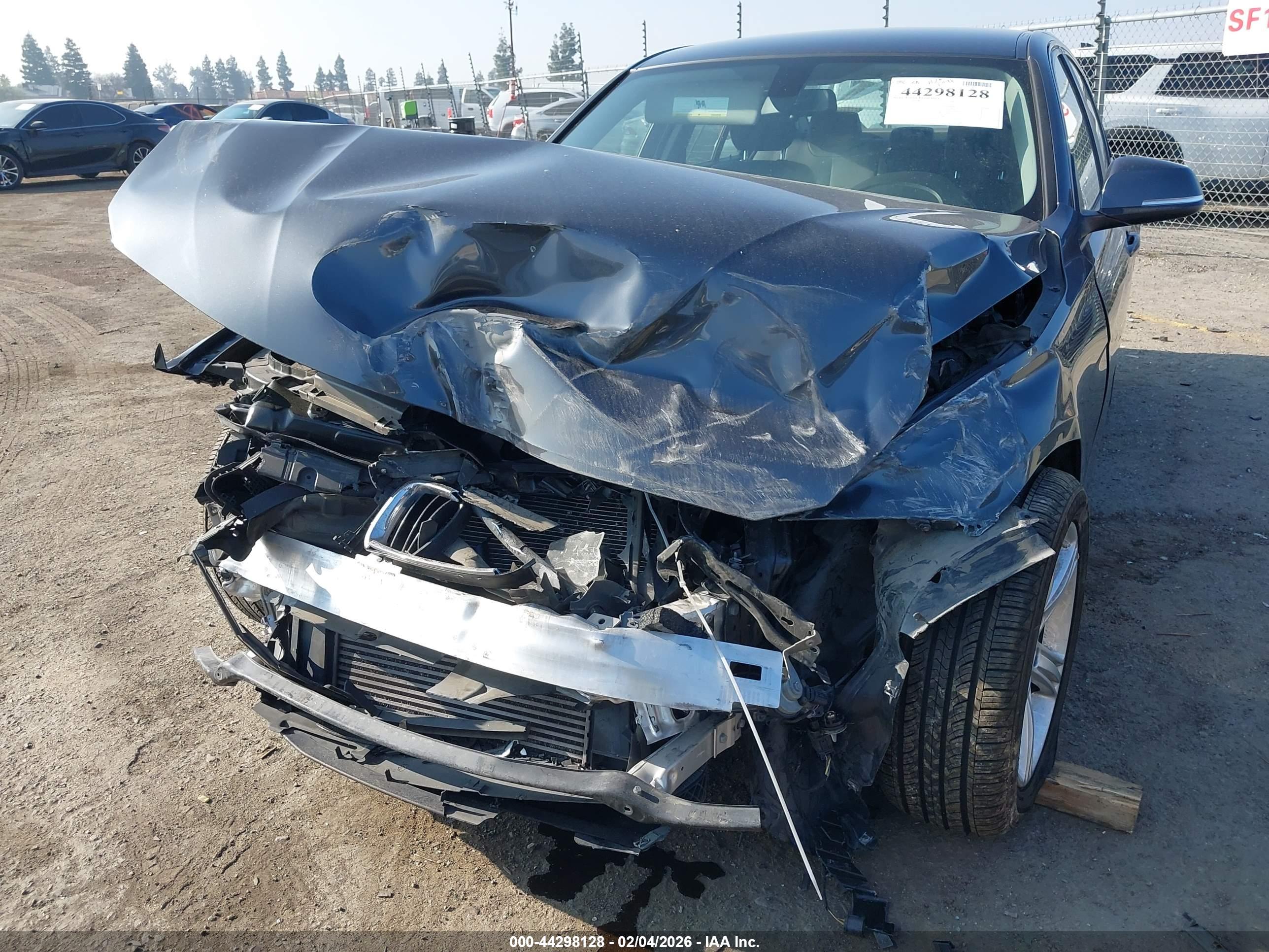 BMW 320I image 6
