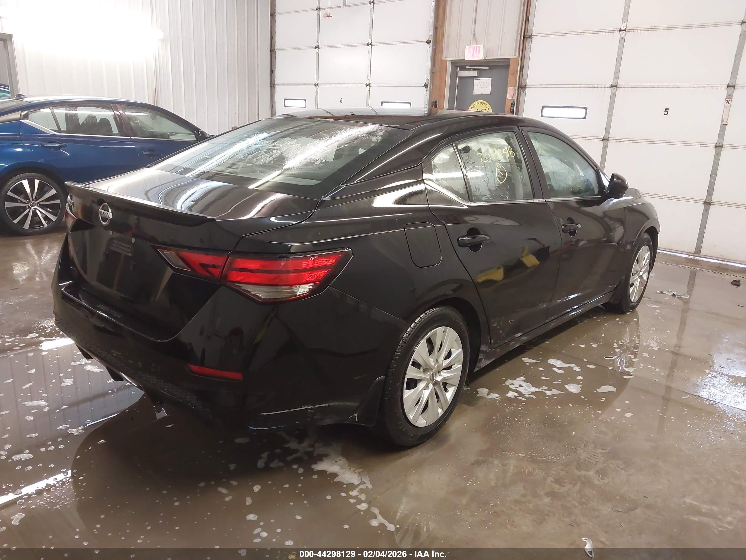 NISSAN SENTRA image 4
