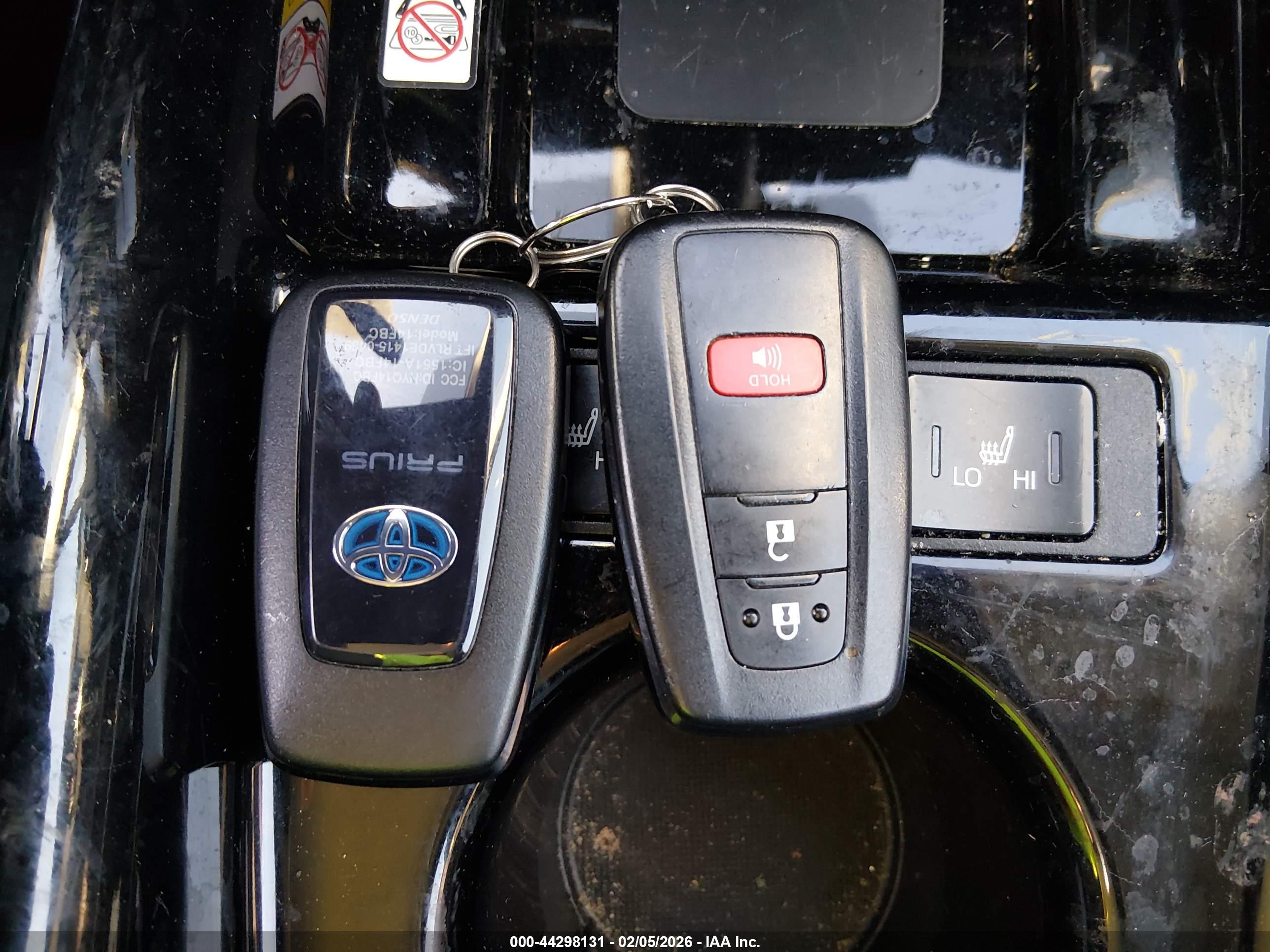 TOYOTA PRIUS image 11