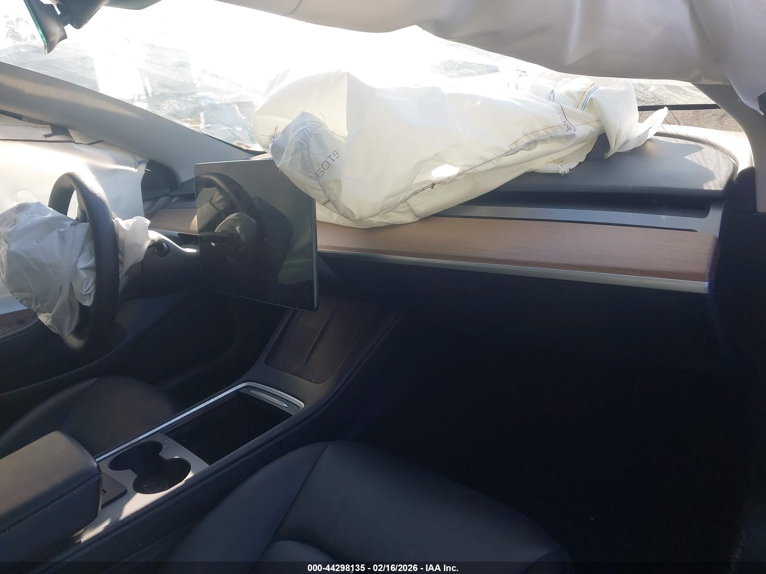 TESLA MODEL image 5