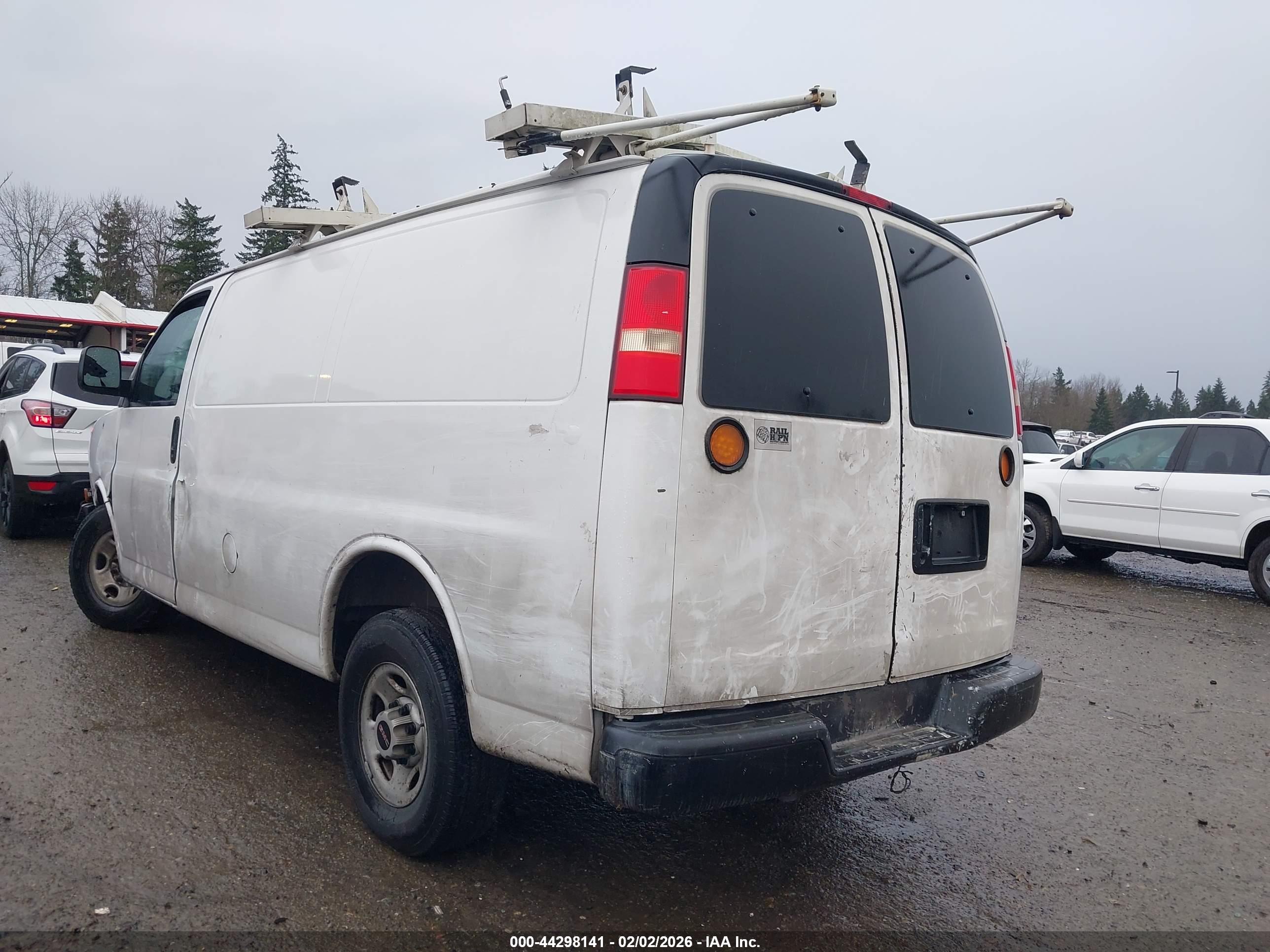 GMC SAVANA image 3