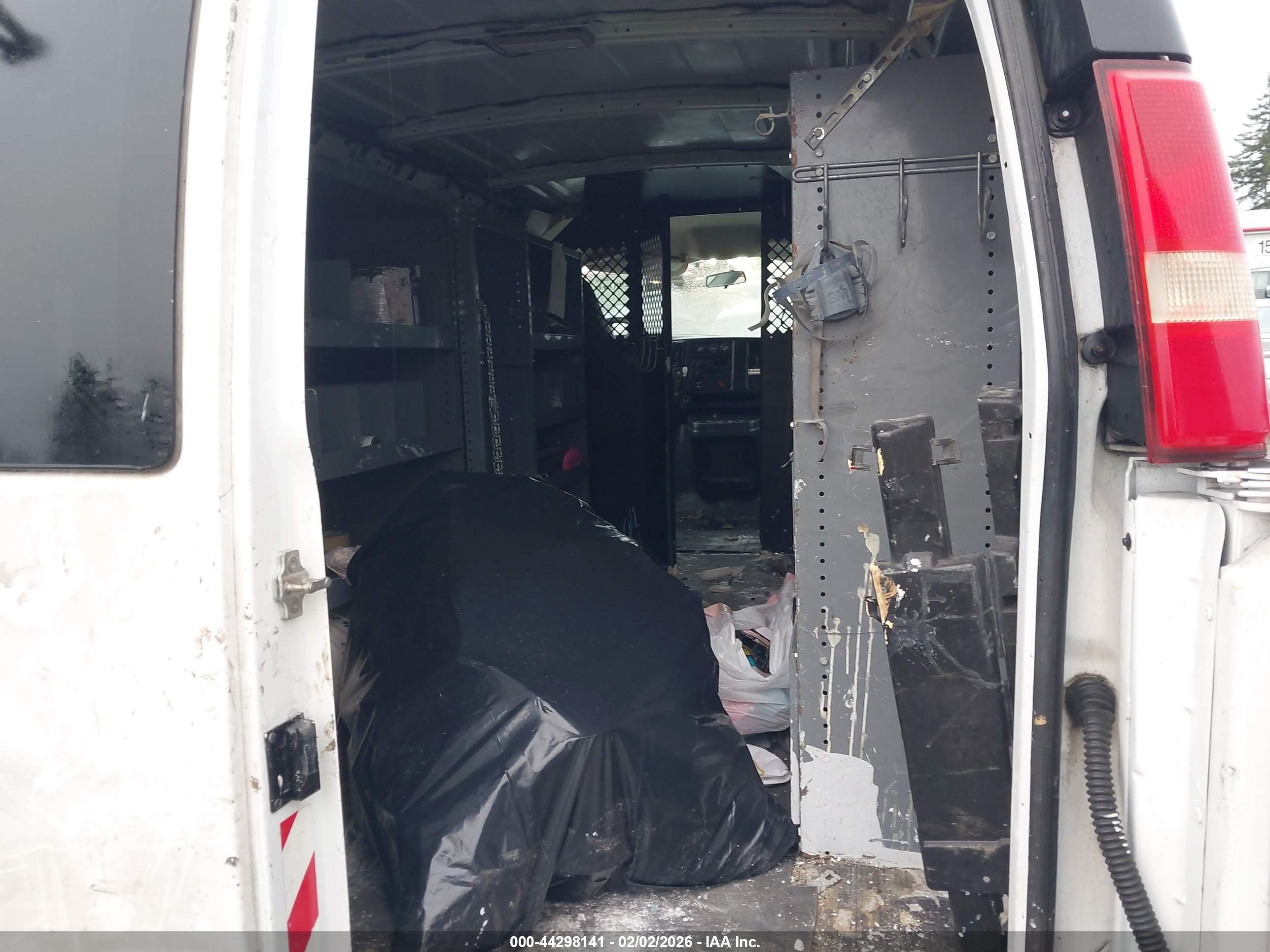 GMC SAVANA image 8