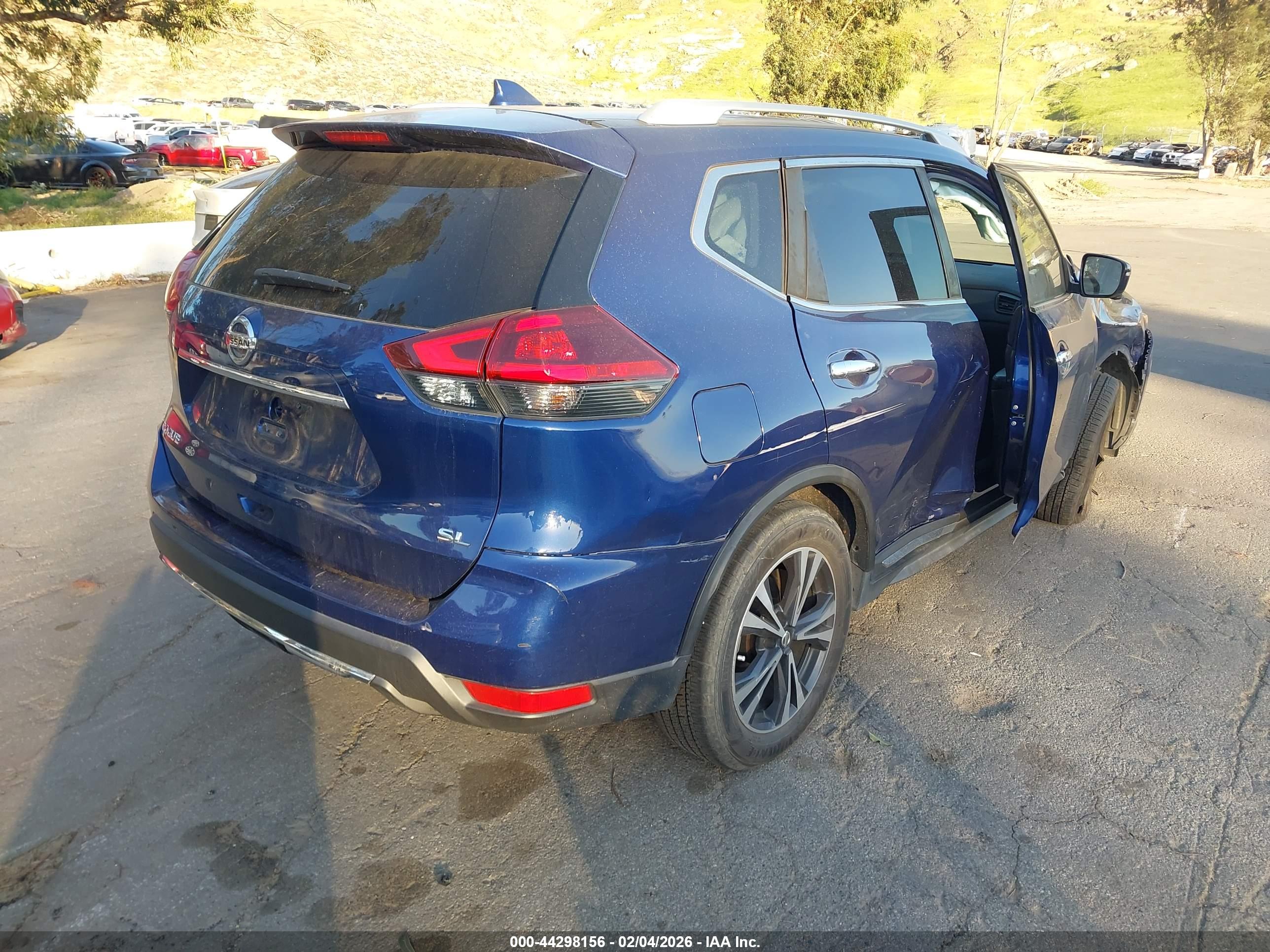 NISSAN ROGUE image 4