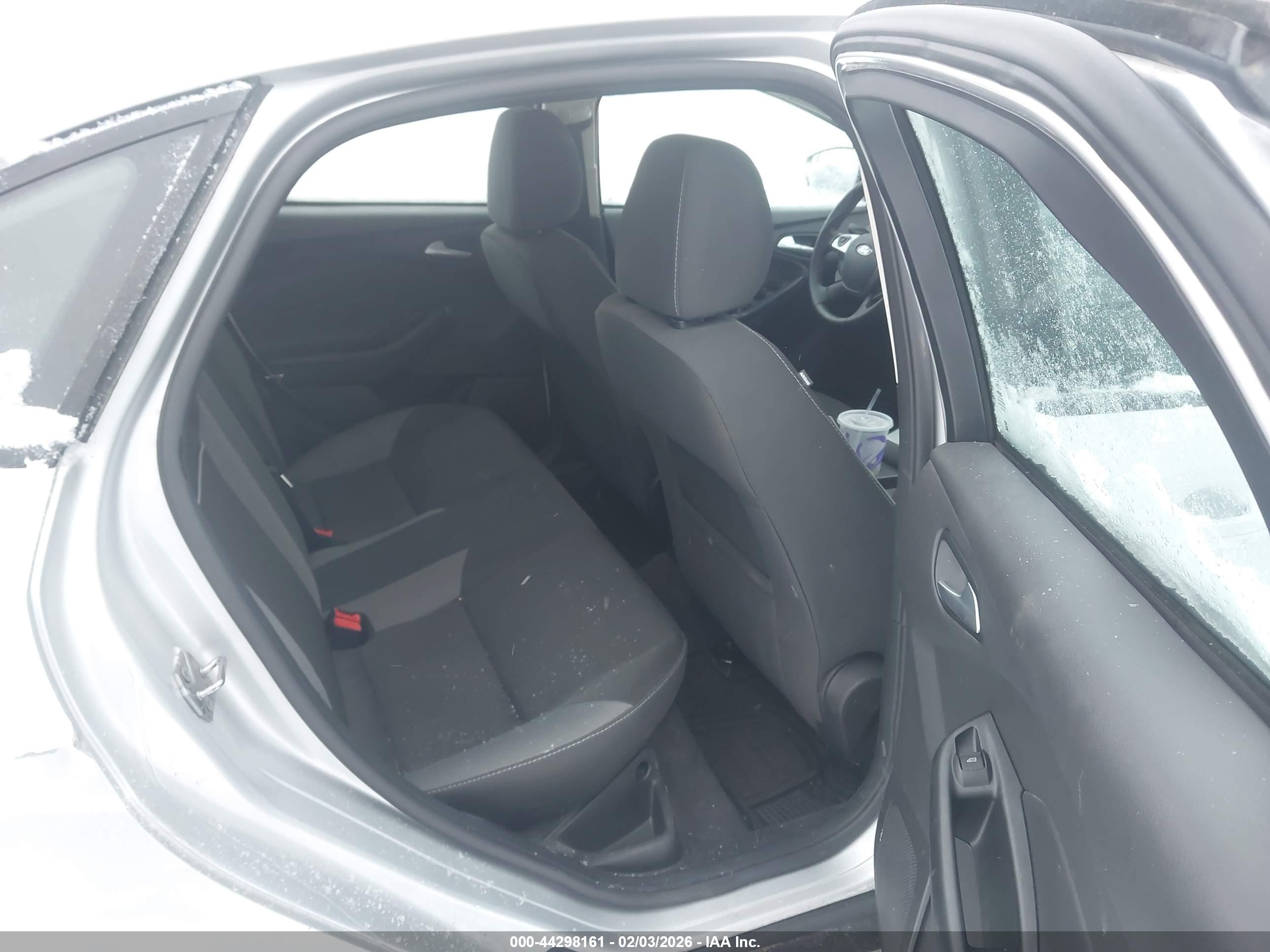 FORD FOCUS image 8