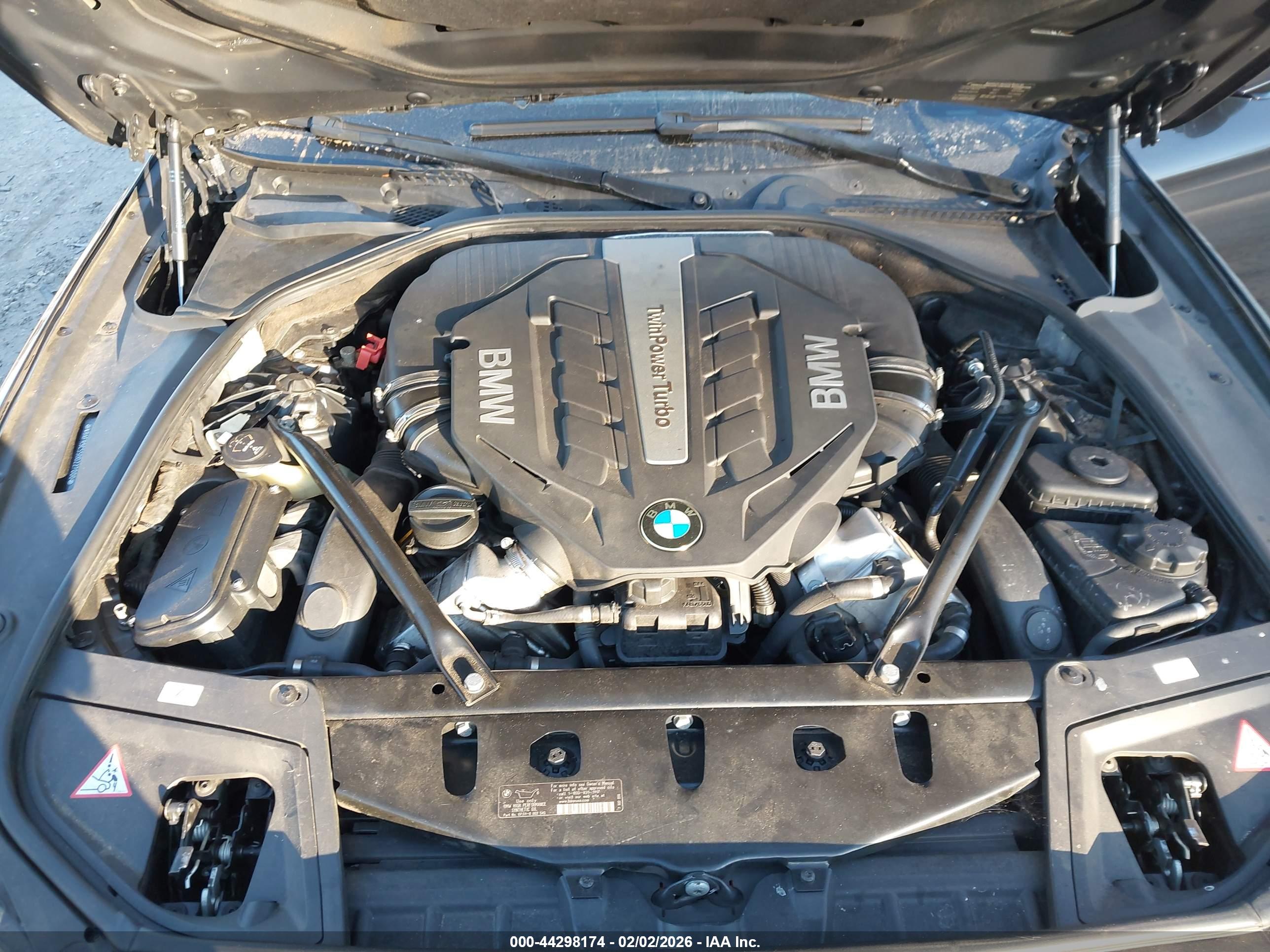 BMW 550I image 10