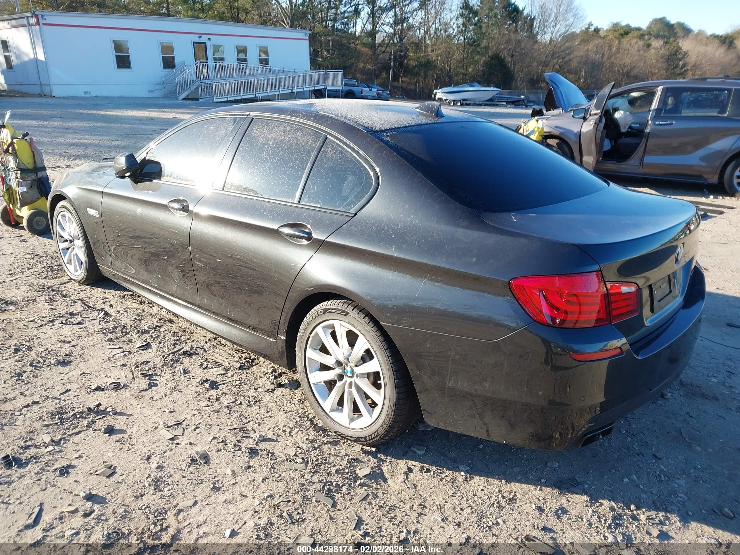 BMW 550I image 3