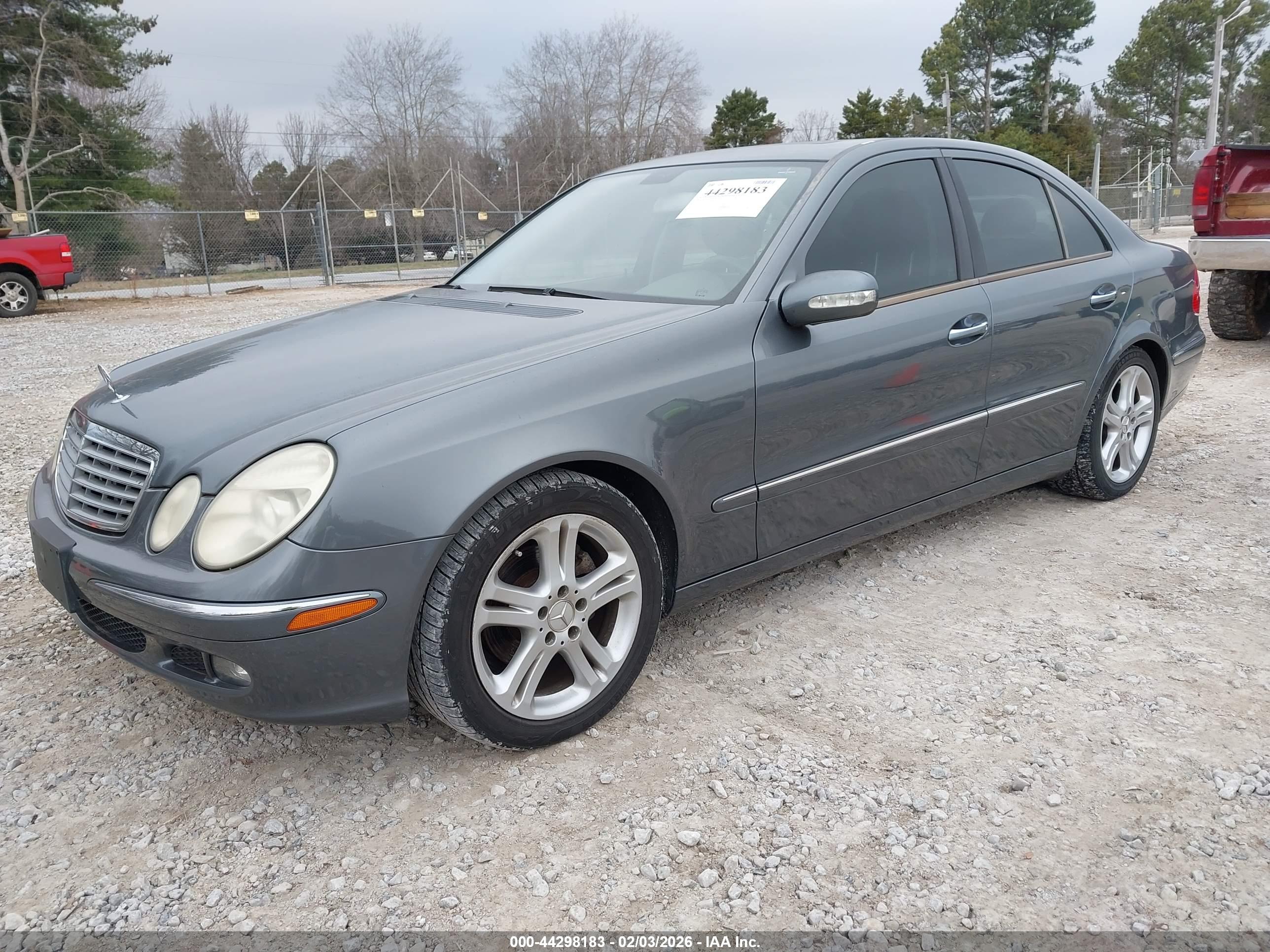 MERCEDES-BENZ E image 2