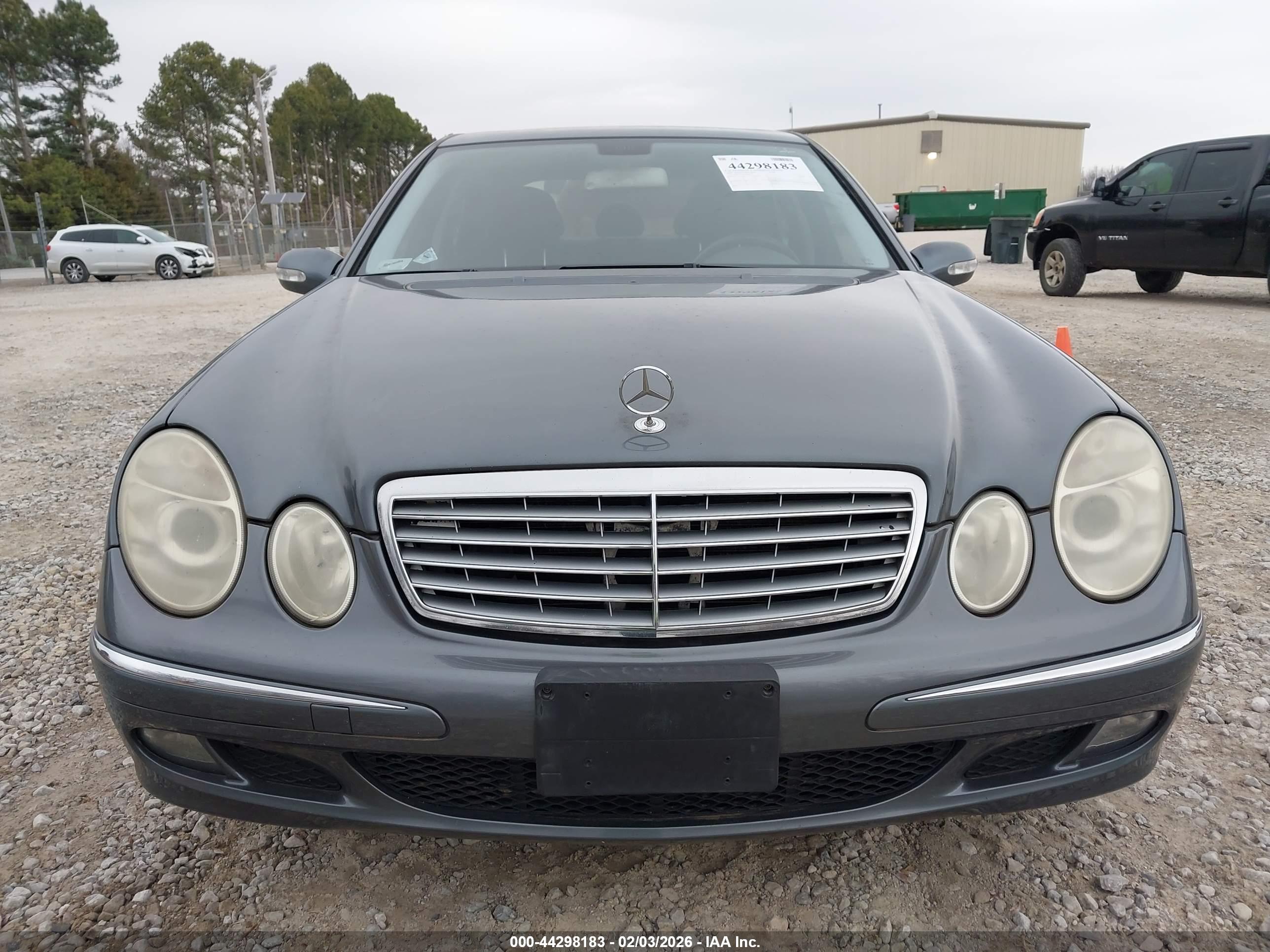 MERCEDES-BENZ E image 6