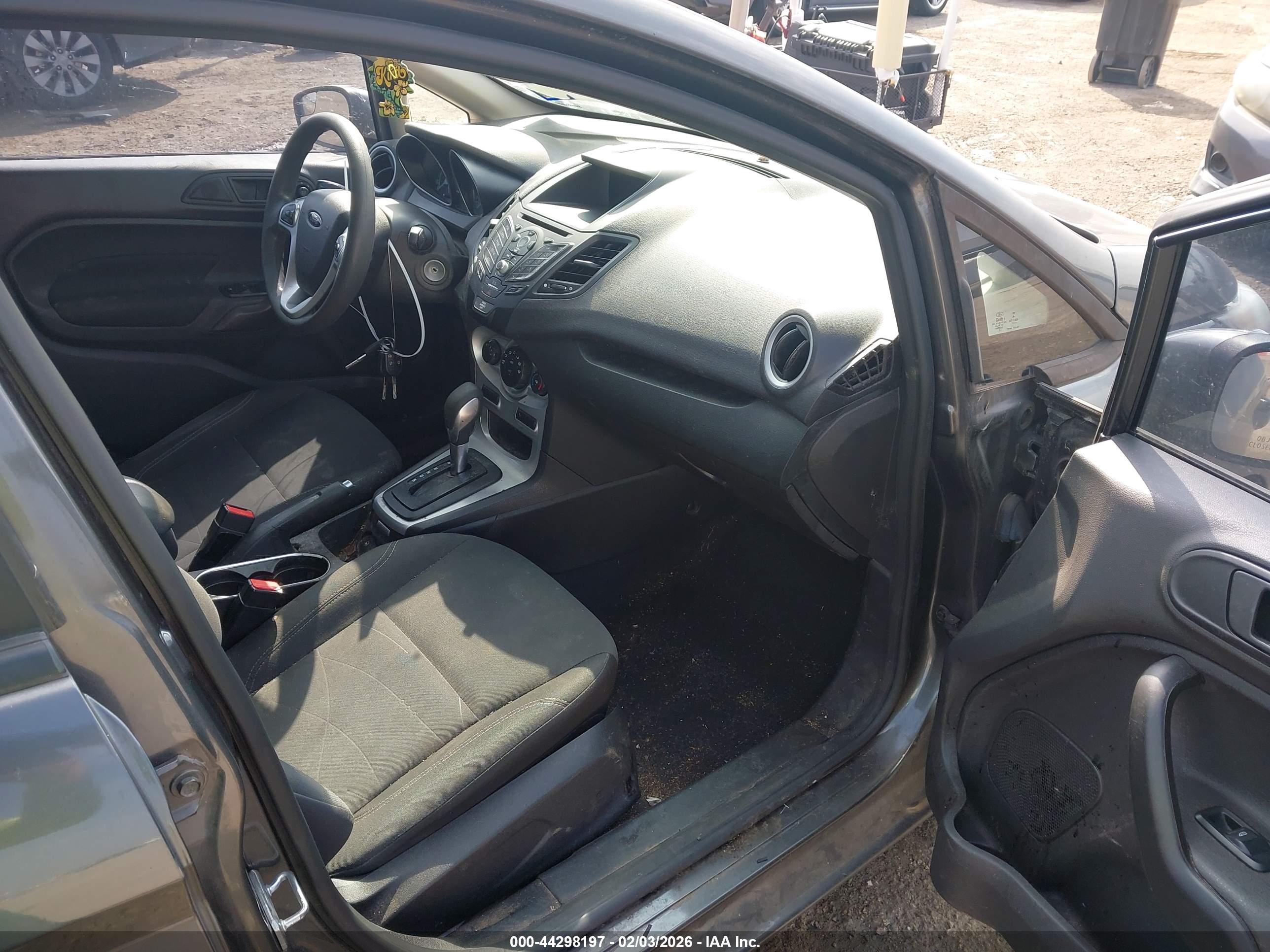 FORD FIESTA image 5