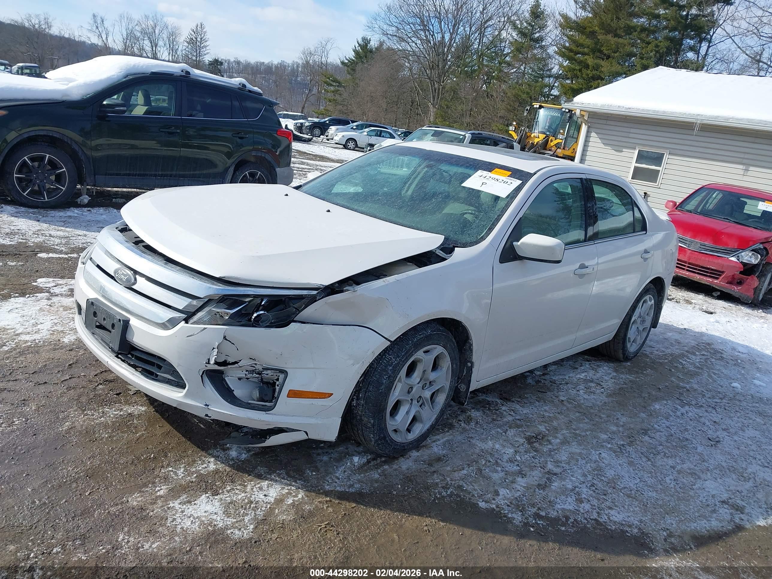 FORD FUSION image 2