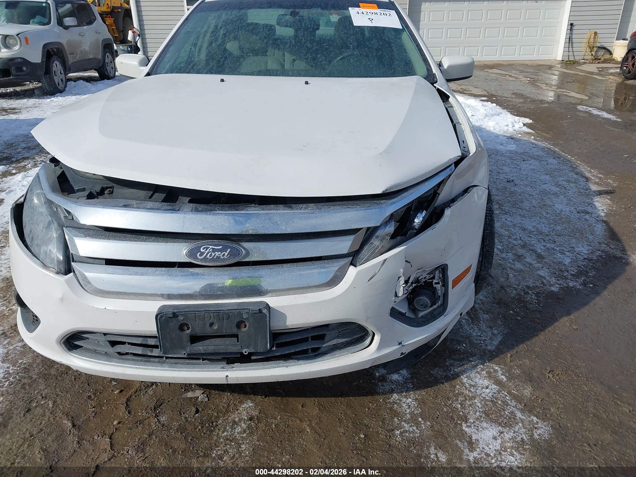 FORD FUSION image 6