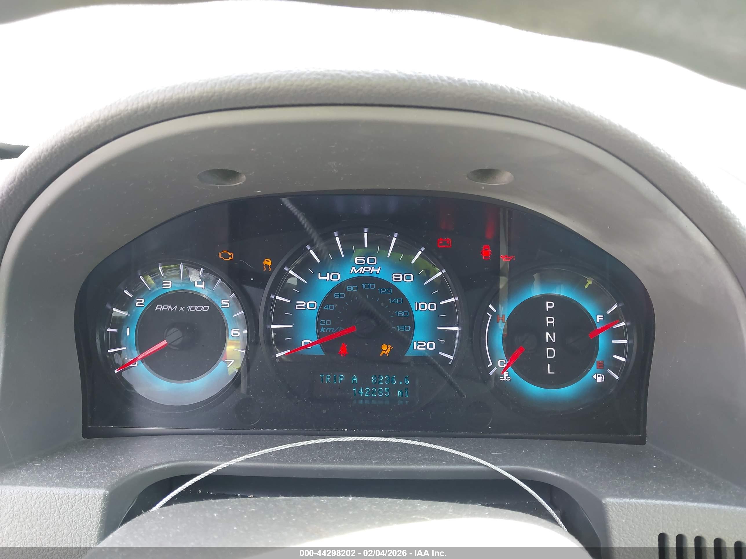 FORD FUSION image 7