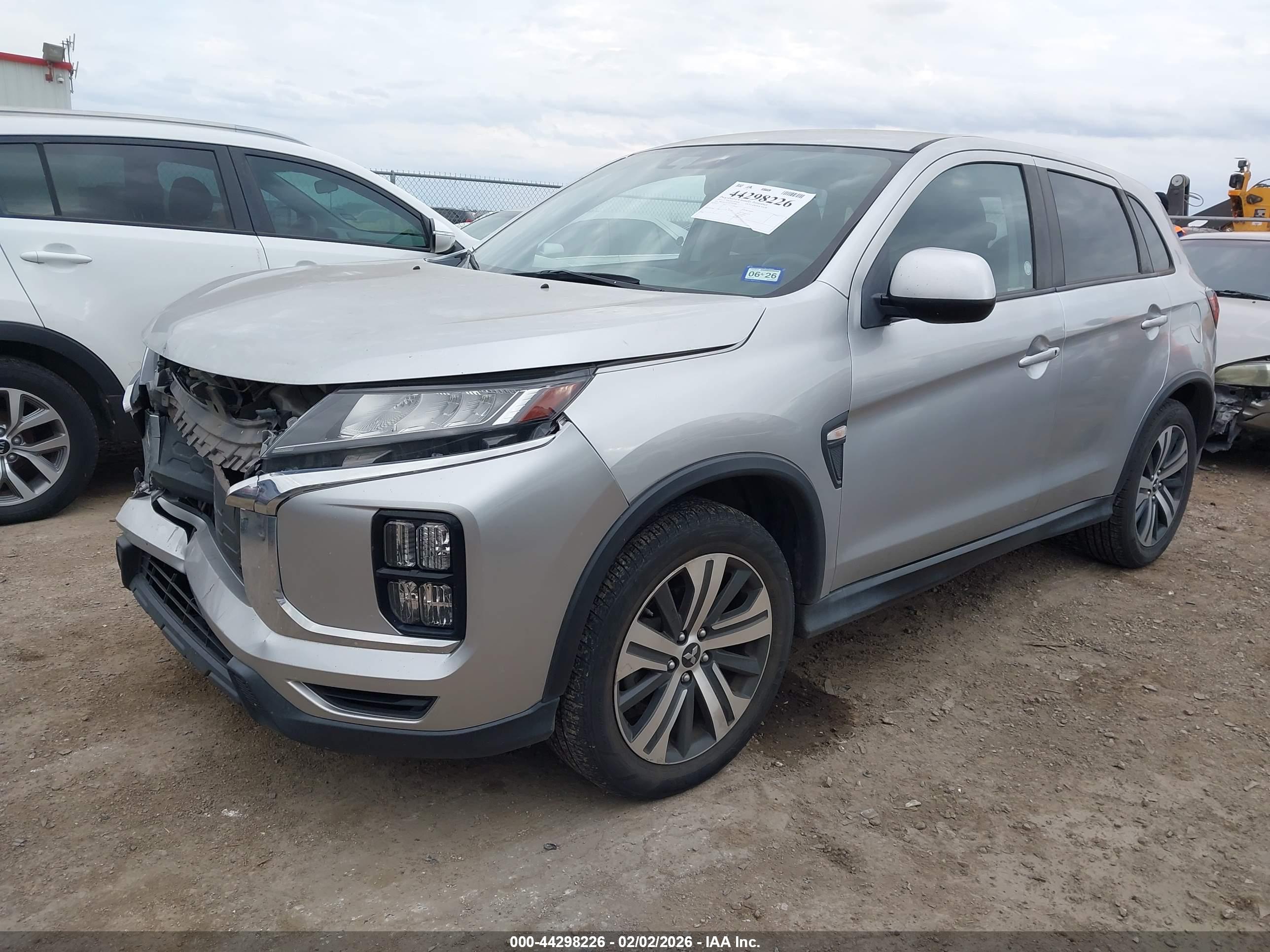 MITSUBISHI OUTLANDER image 2