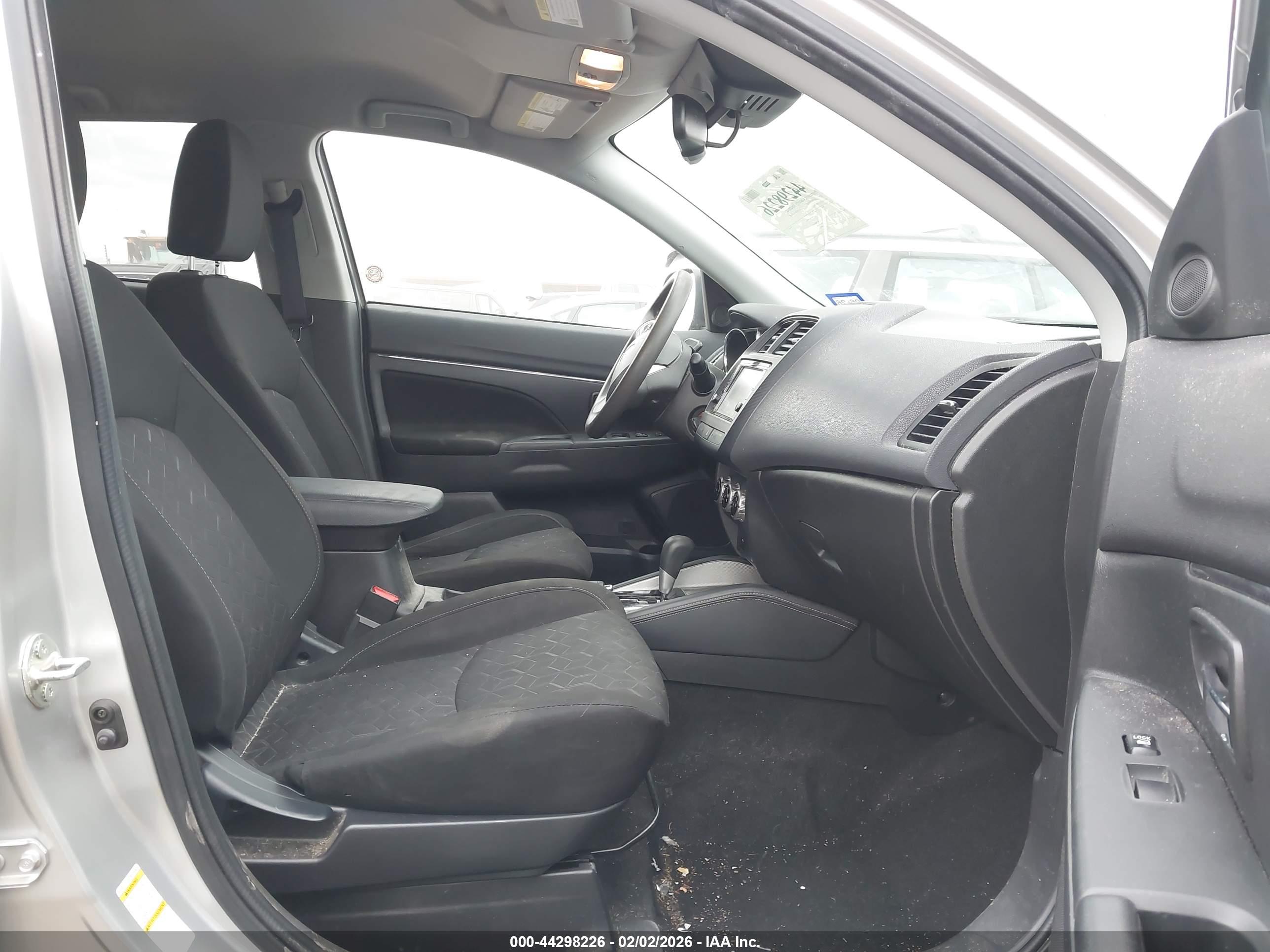 MITSUBISHI OUTLANDER image 5