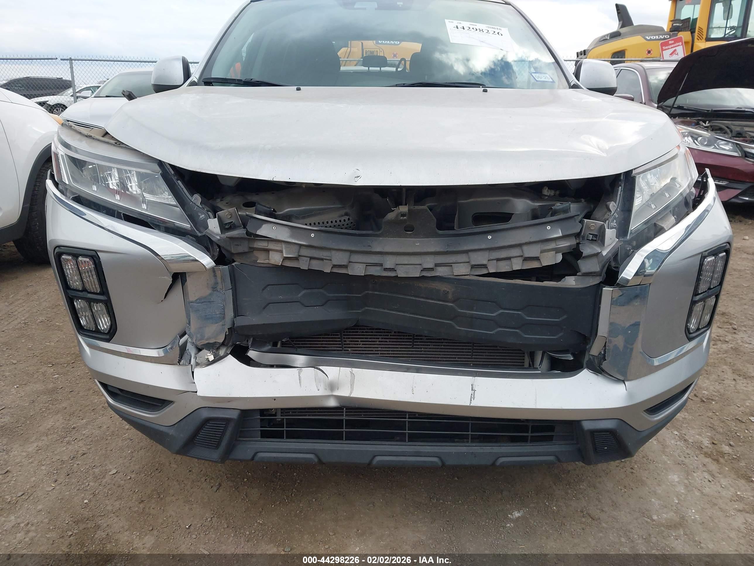 MITSUBISHI OUTLANDER image 6