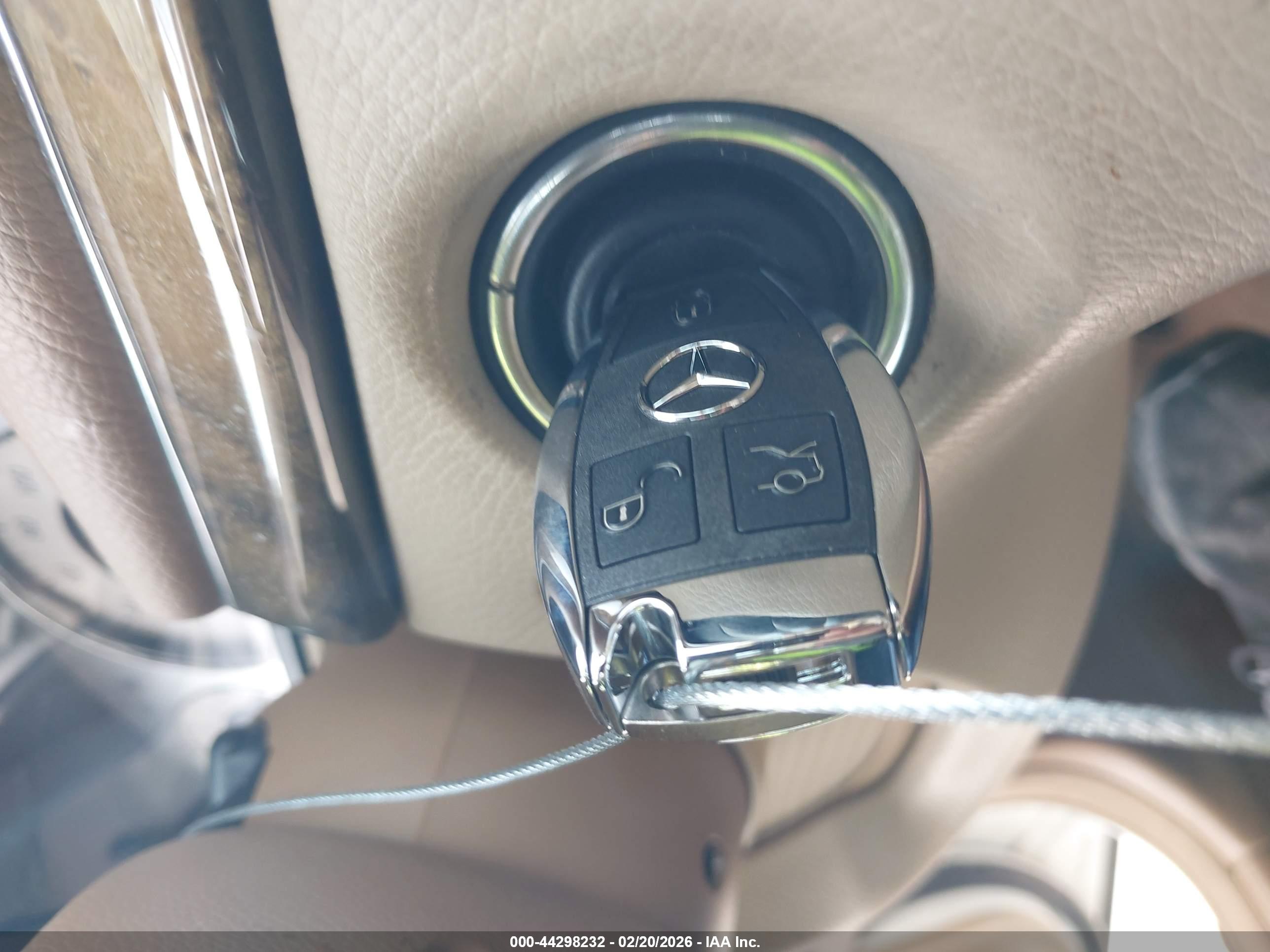 MERCEDES-BENZ E image 11