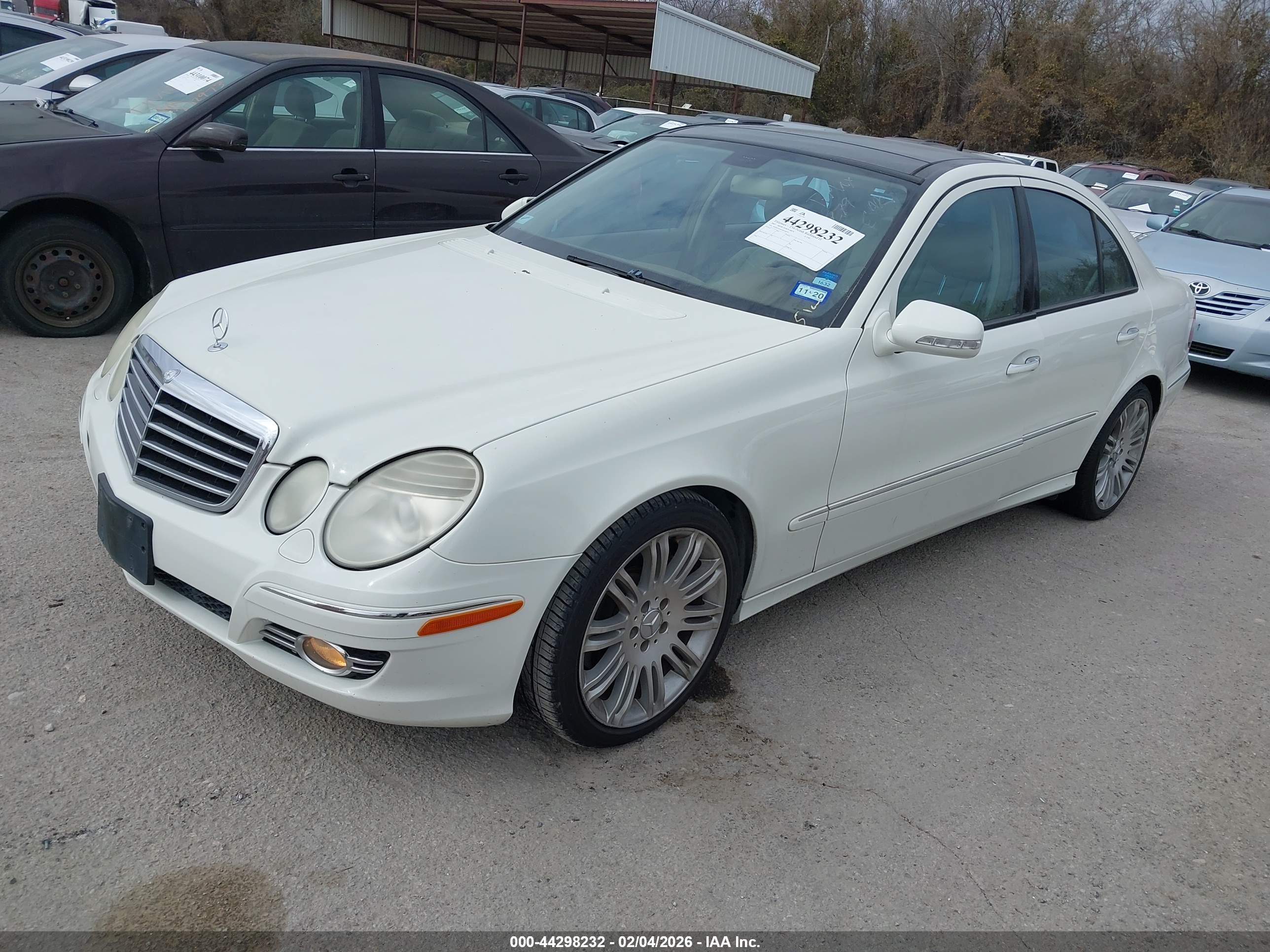MERCEDES-BENZ E image 2