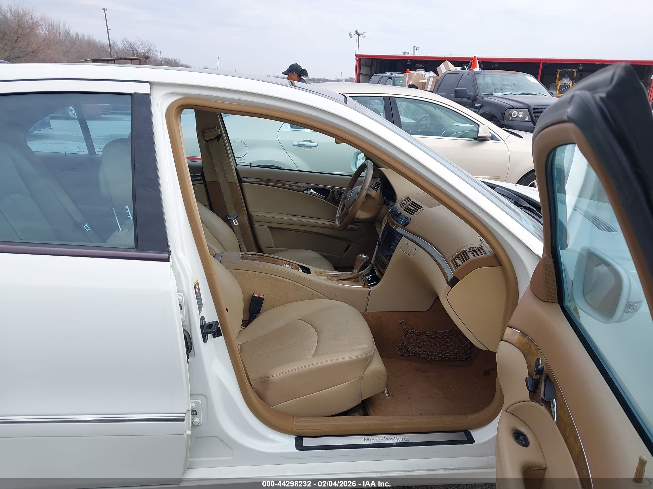 MERCEDES-BENZ E image 5