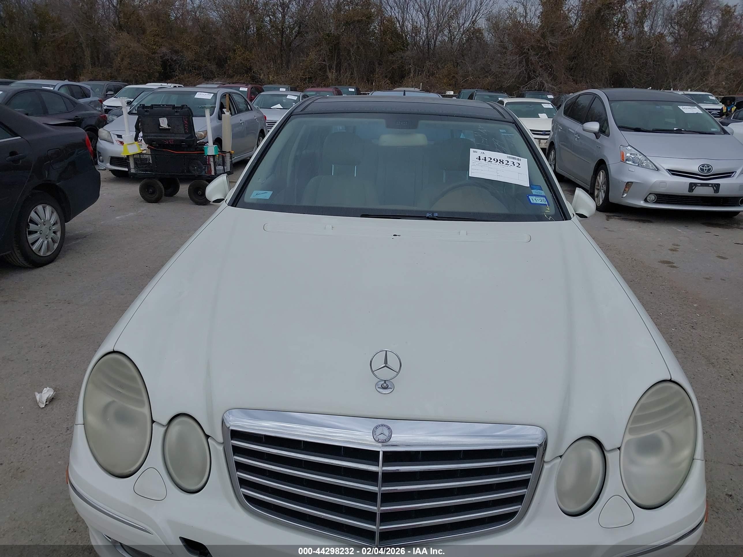 MERCEDES-BENZ E image 6