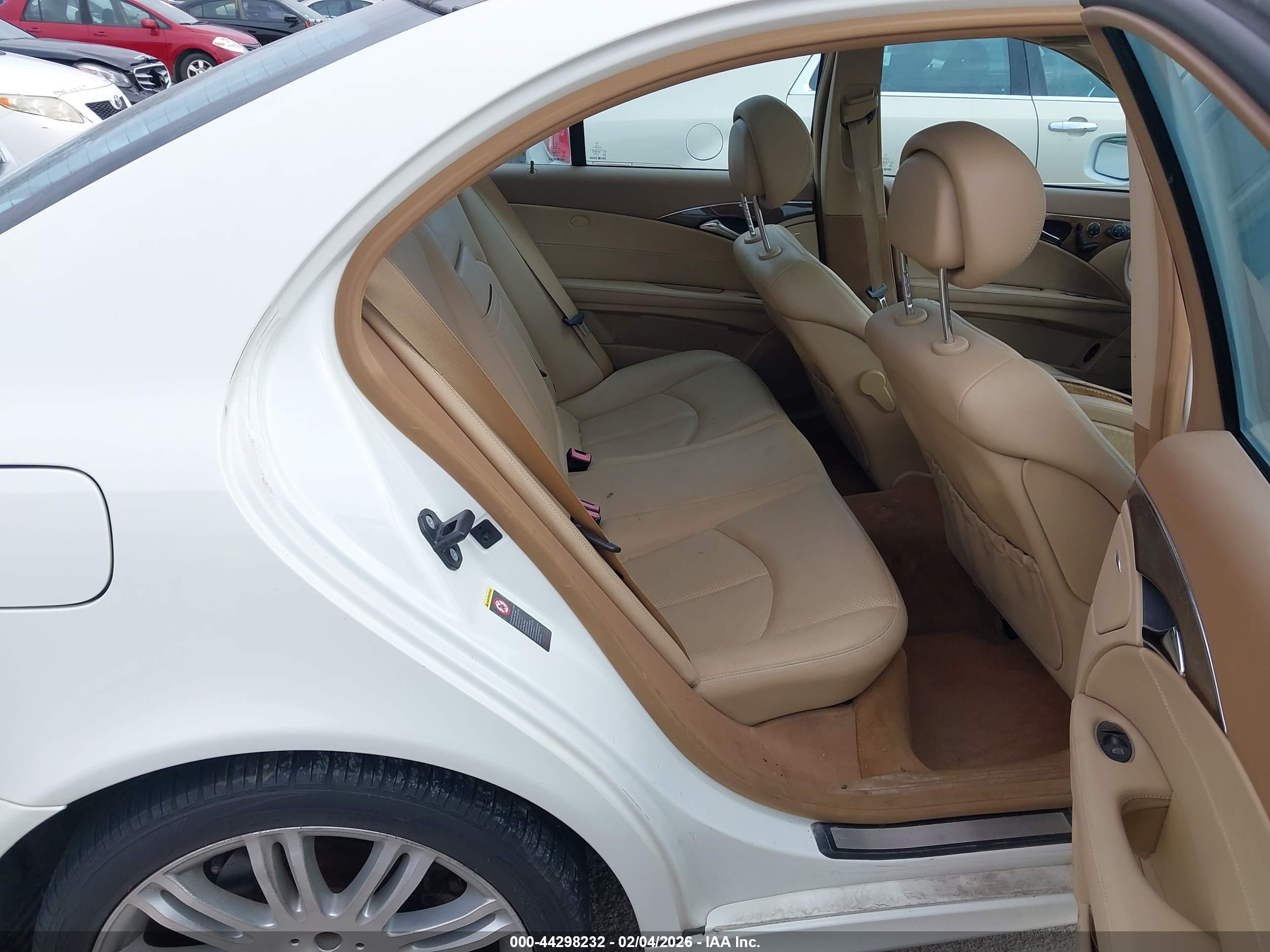 MERCEDES-BENZ E image 8