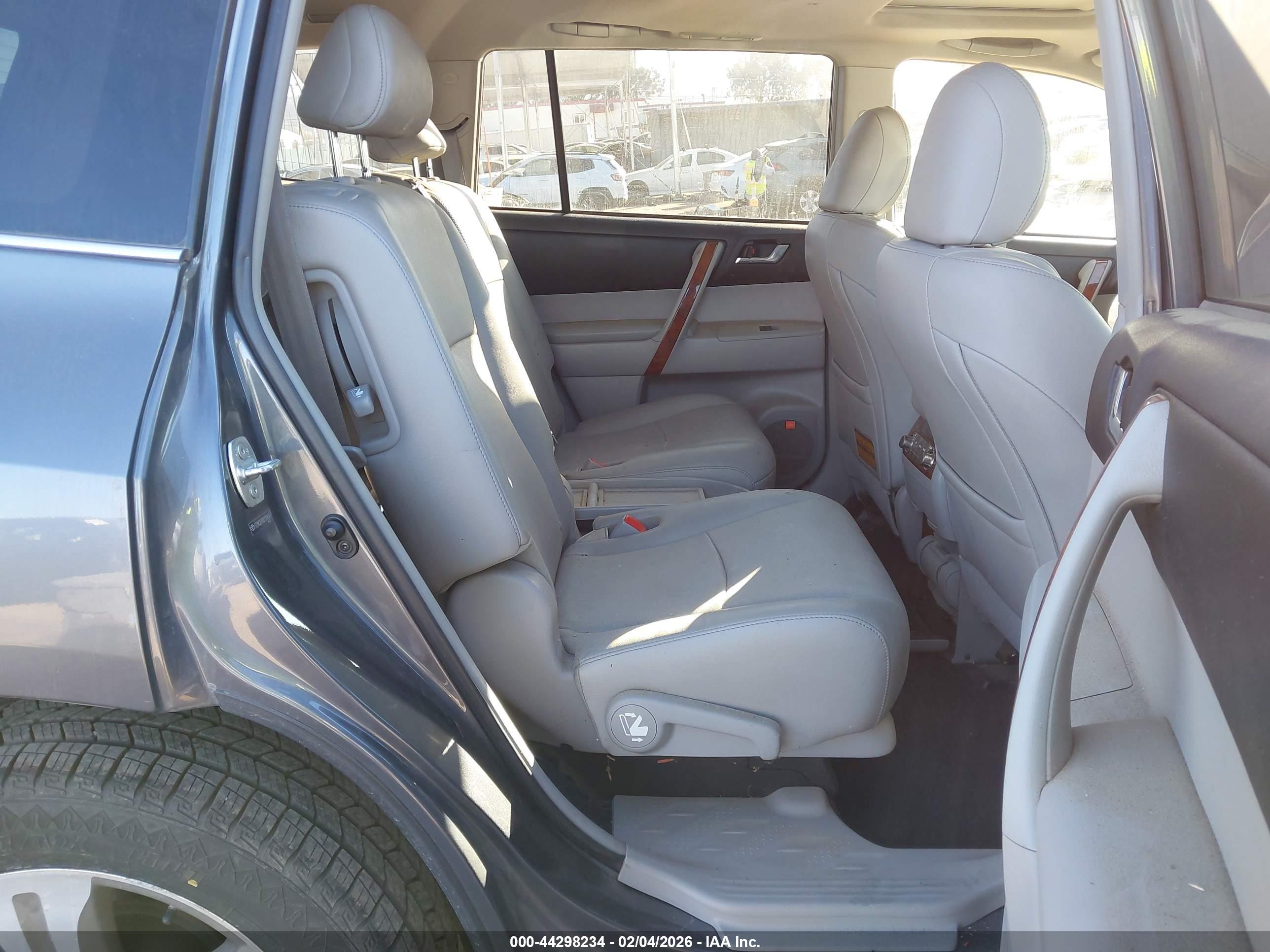TOYOTA HIGHLANDER image 8