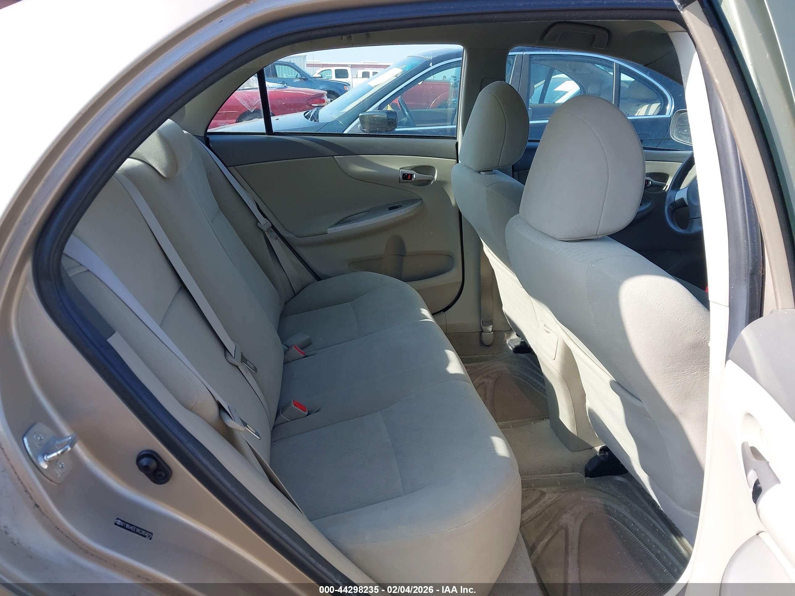 TOYOTA COROLLA image 8