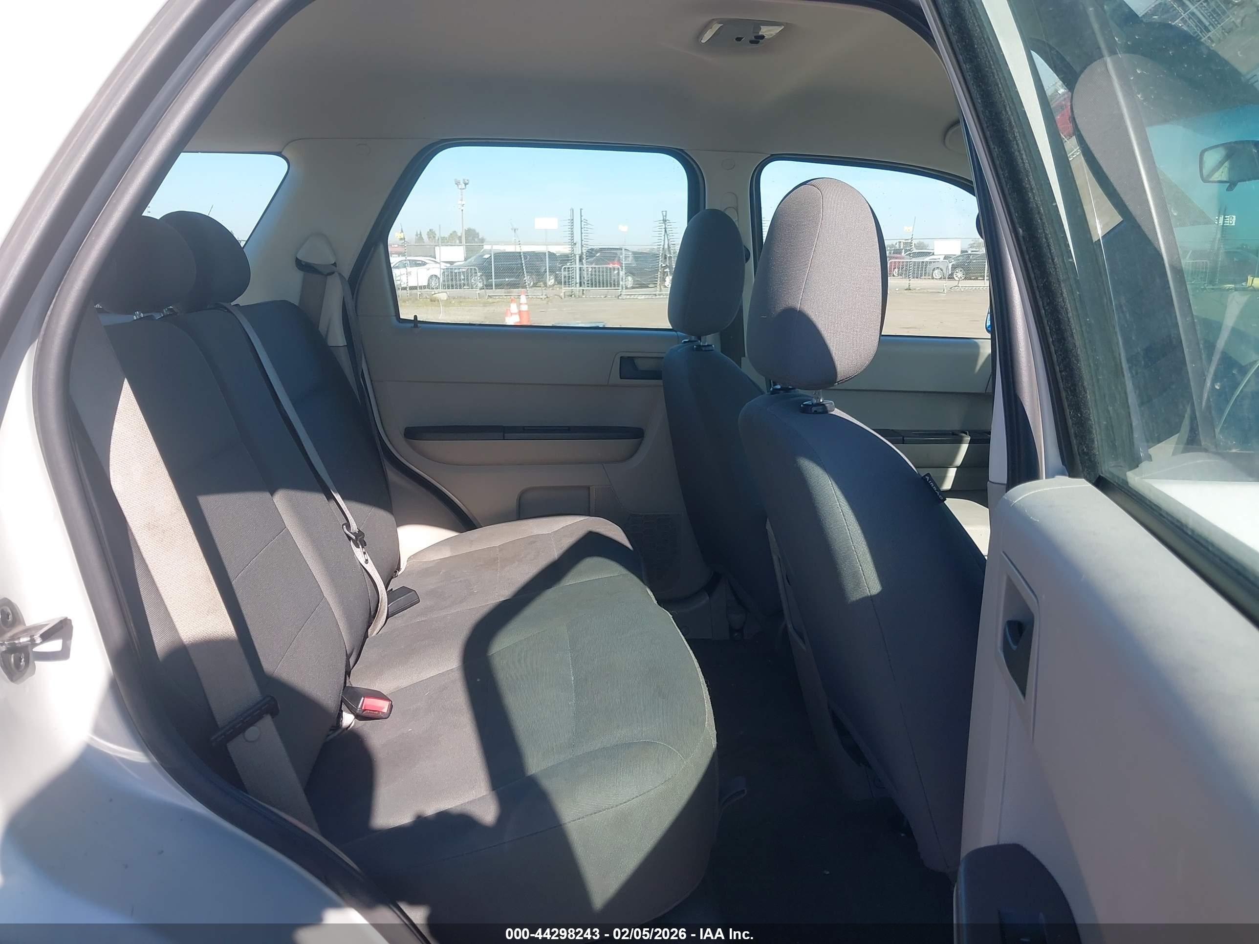 FORD ESCAPE image 8