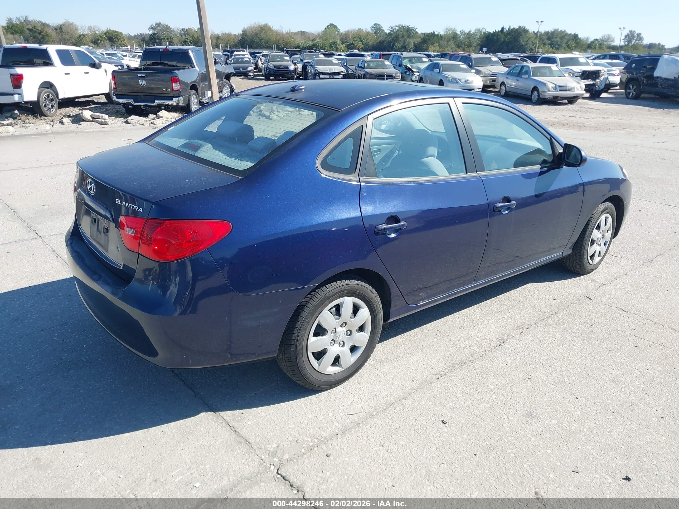 HYUNDAI ELANTRA image 4