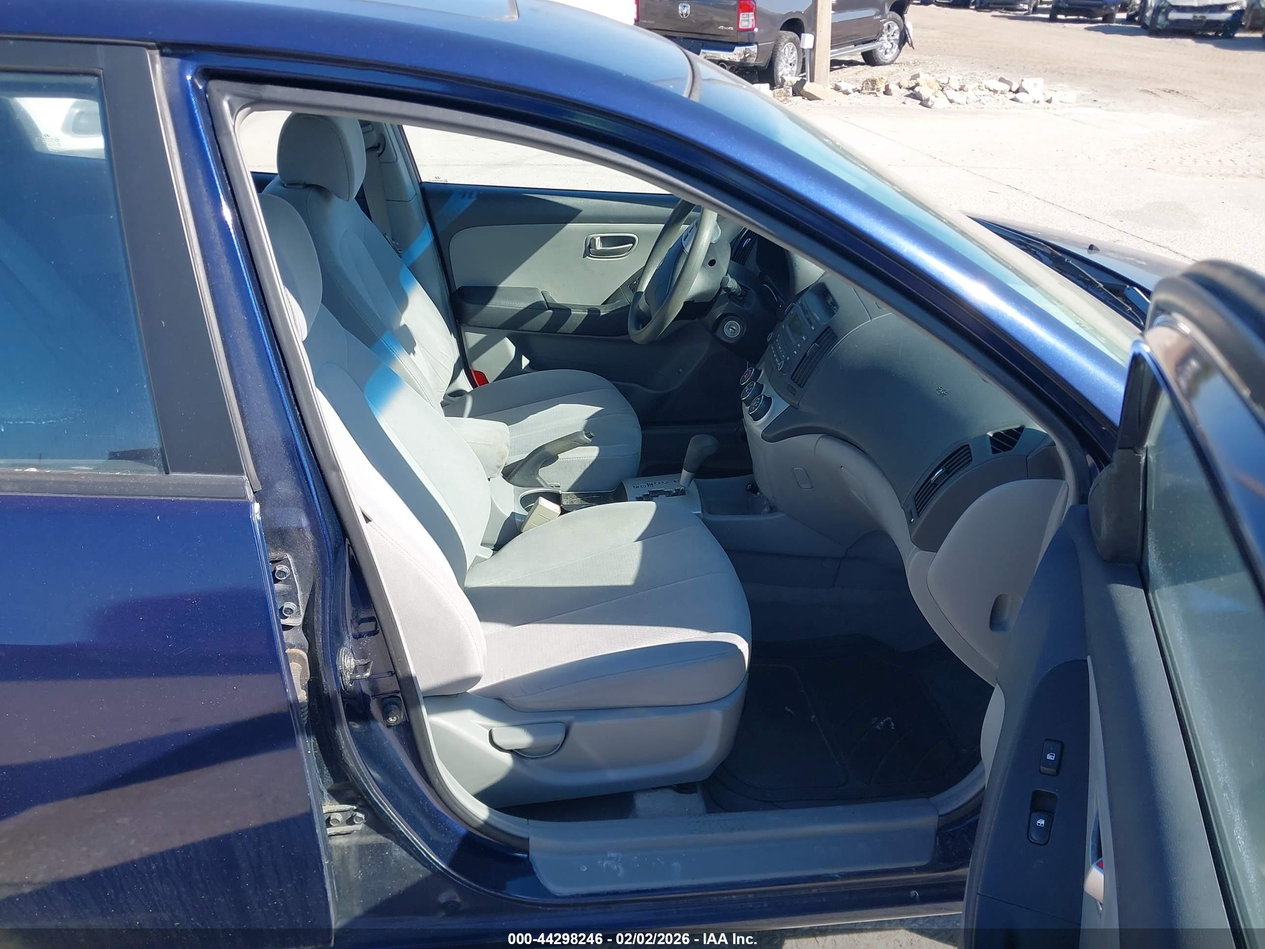 HYUNDAI ELANTRA image 5