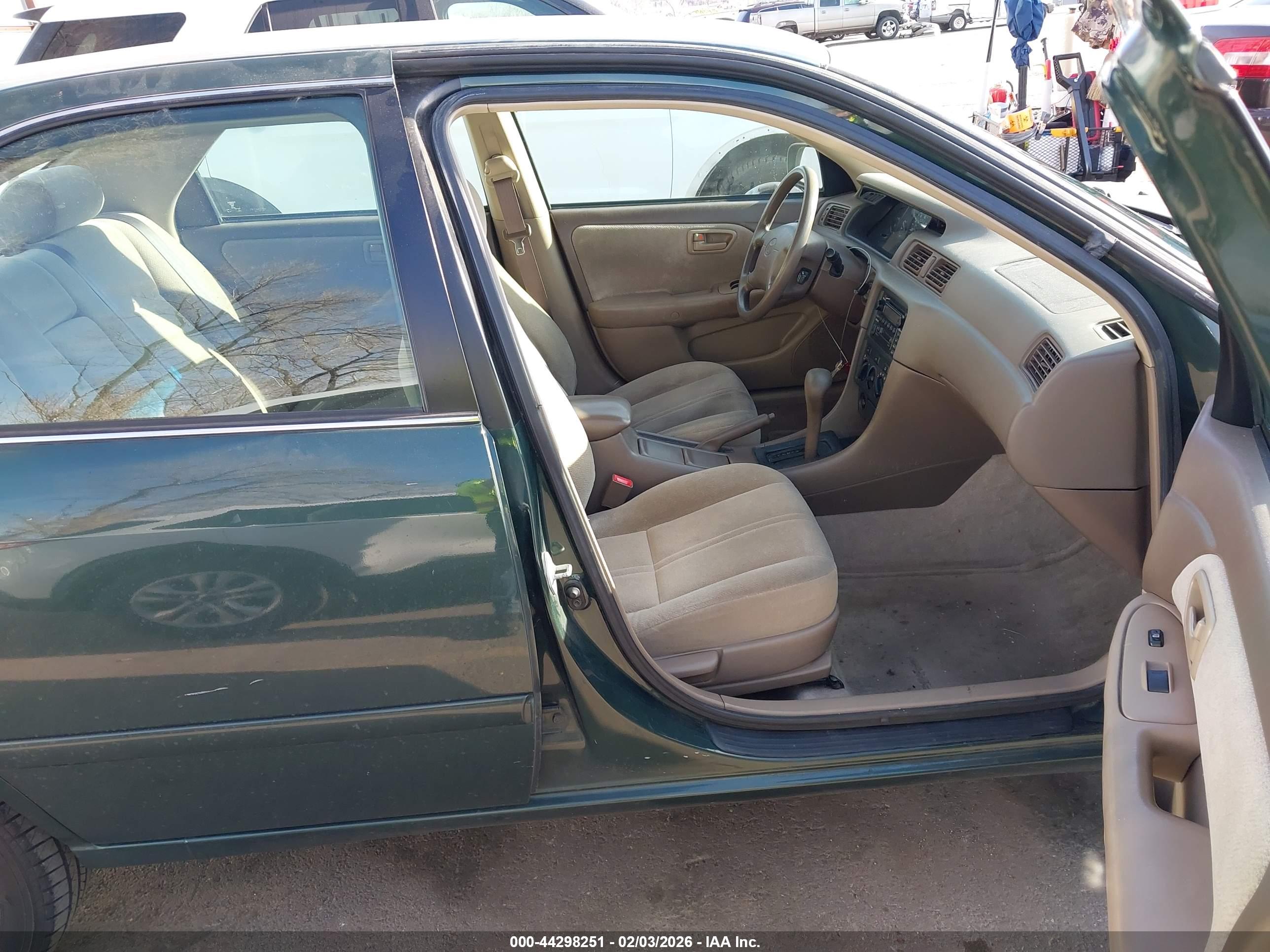 TOYOTA CAMRY image 5