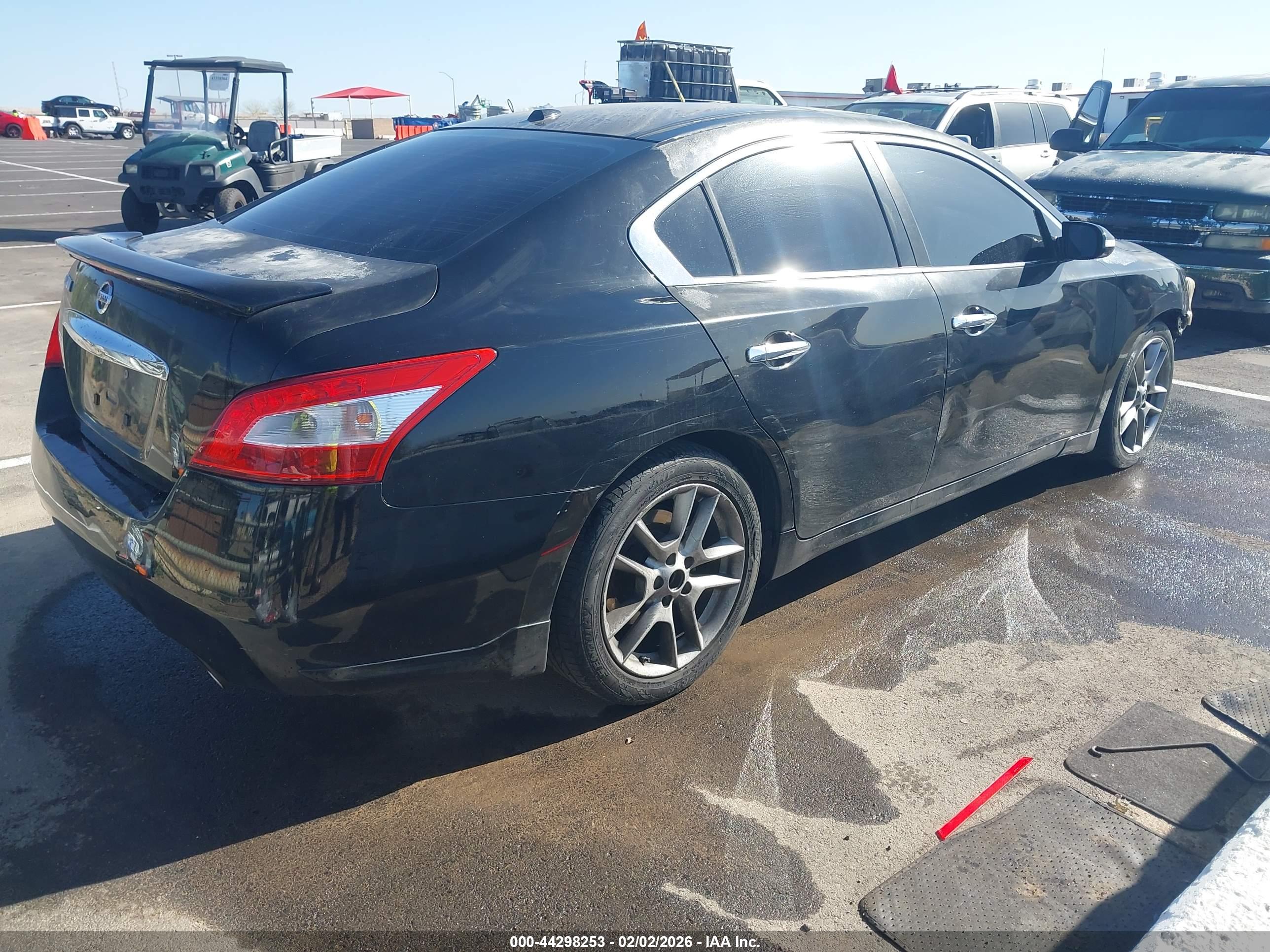 NISSAN MAXIMA image 4