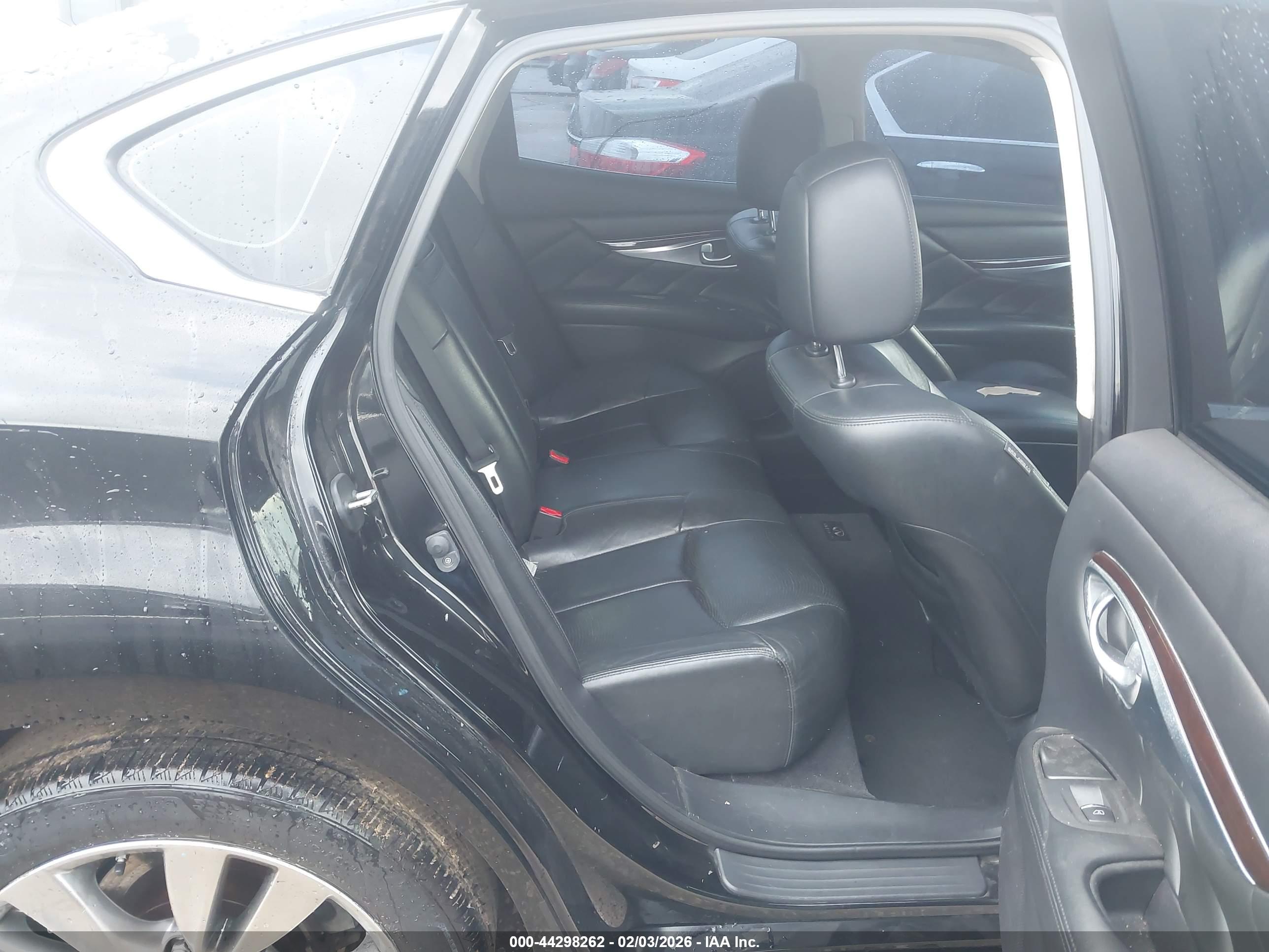 INFINITI M37 image 8