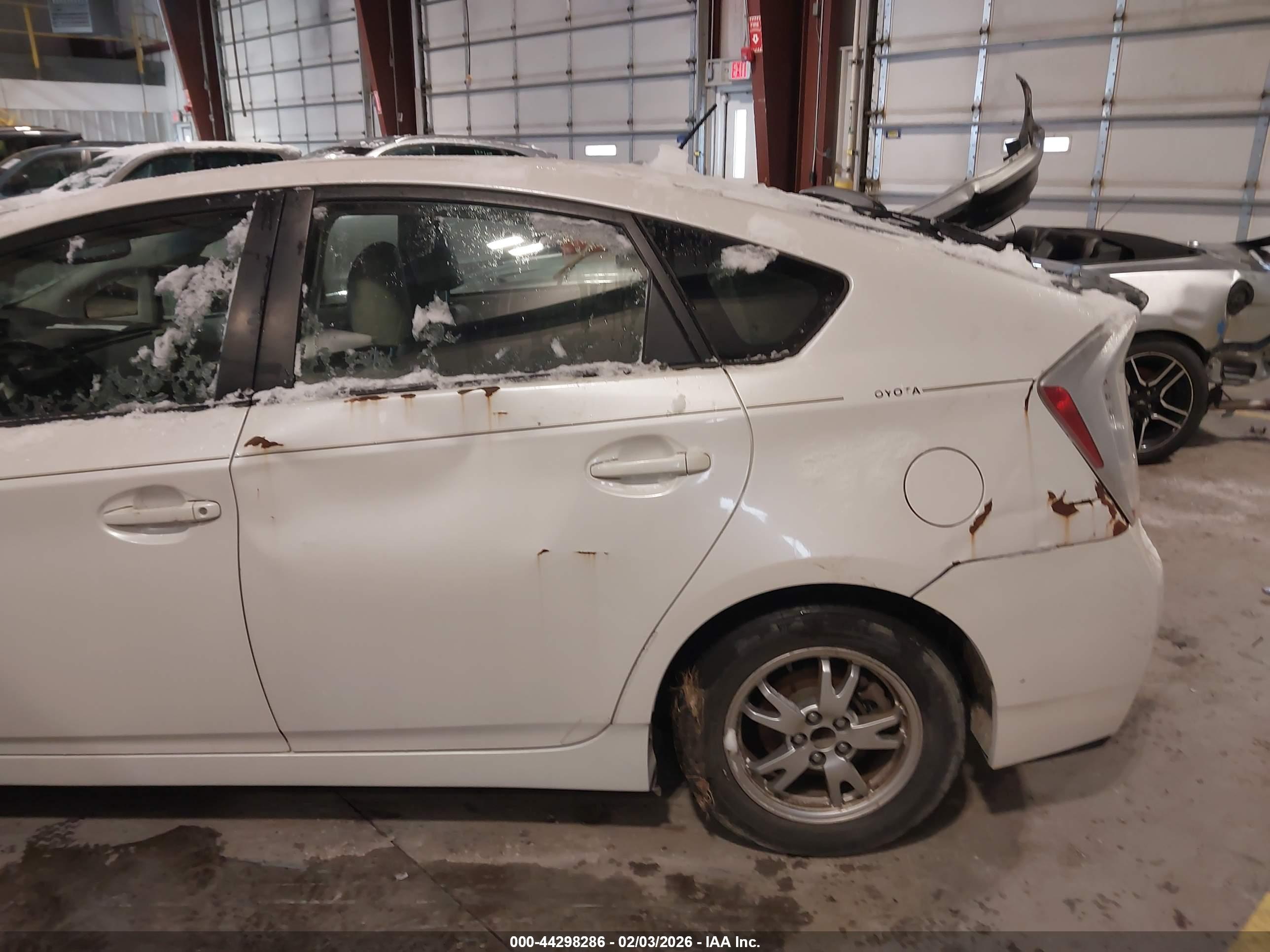 TOYOTA PRIUS image 6