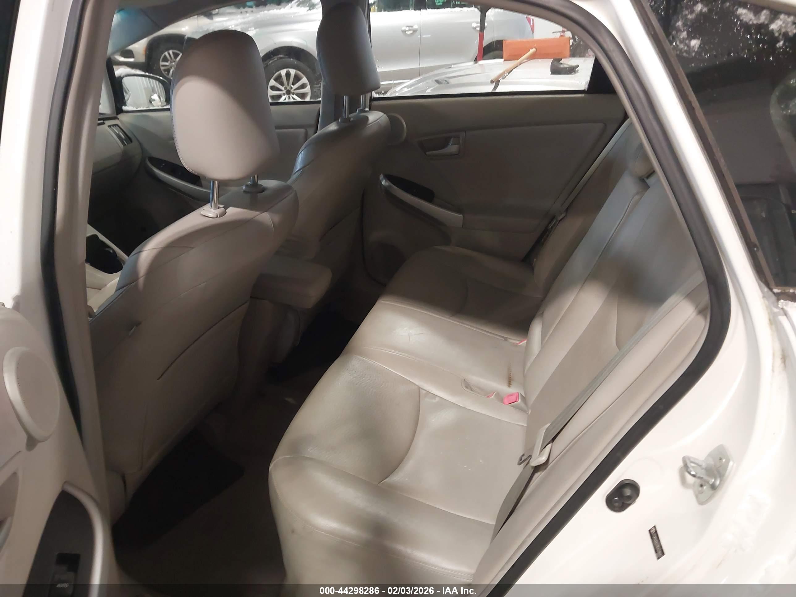TOYOTA PRIUS image 8