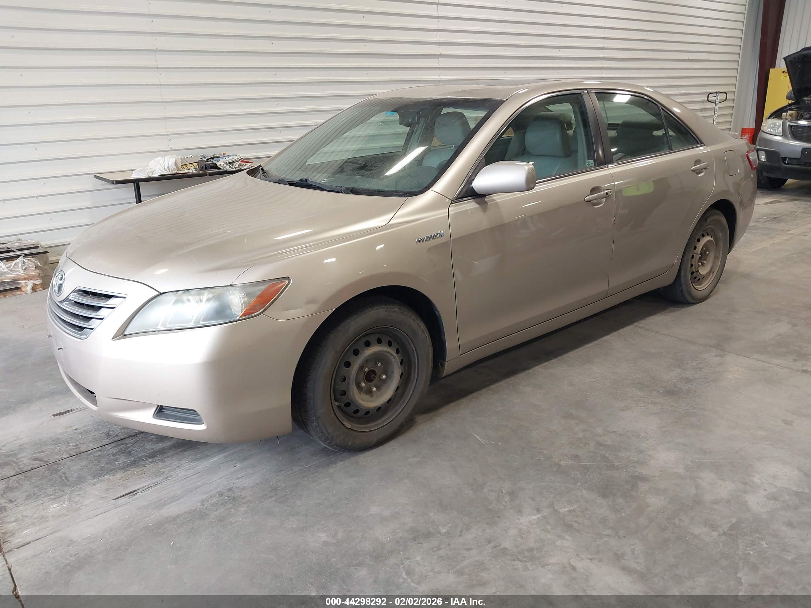 TOYOTA CAMRY image 2