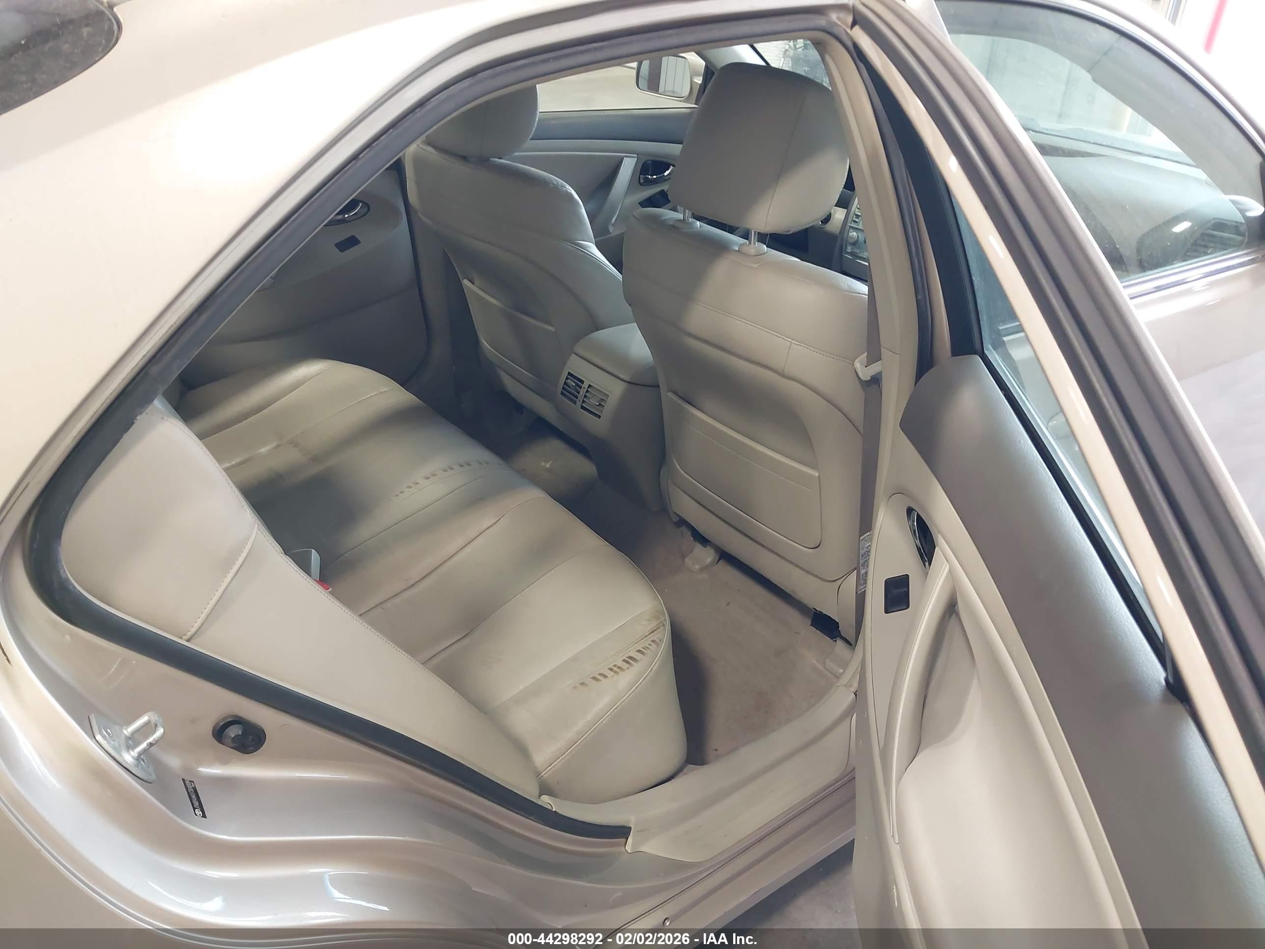 TOYOTA CAMRY image 8