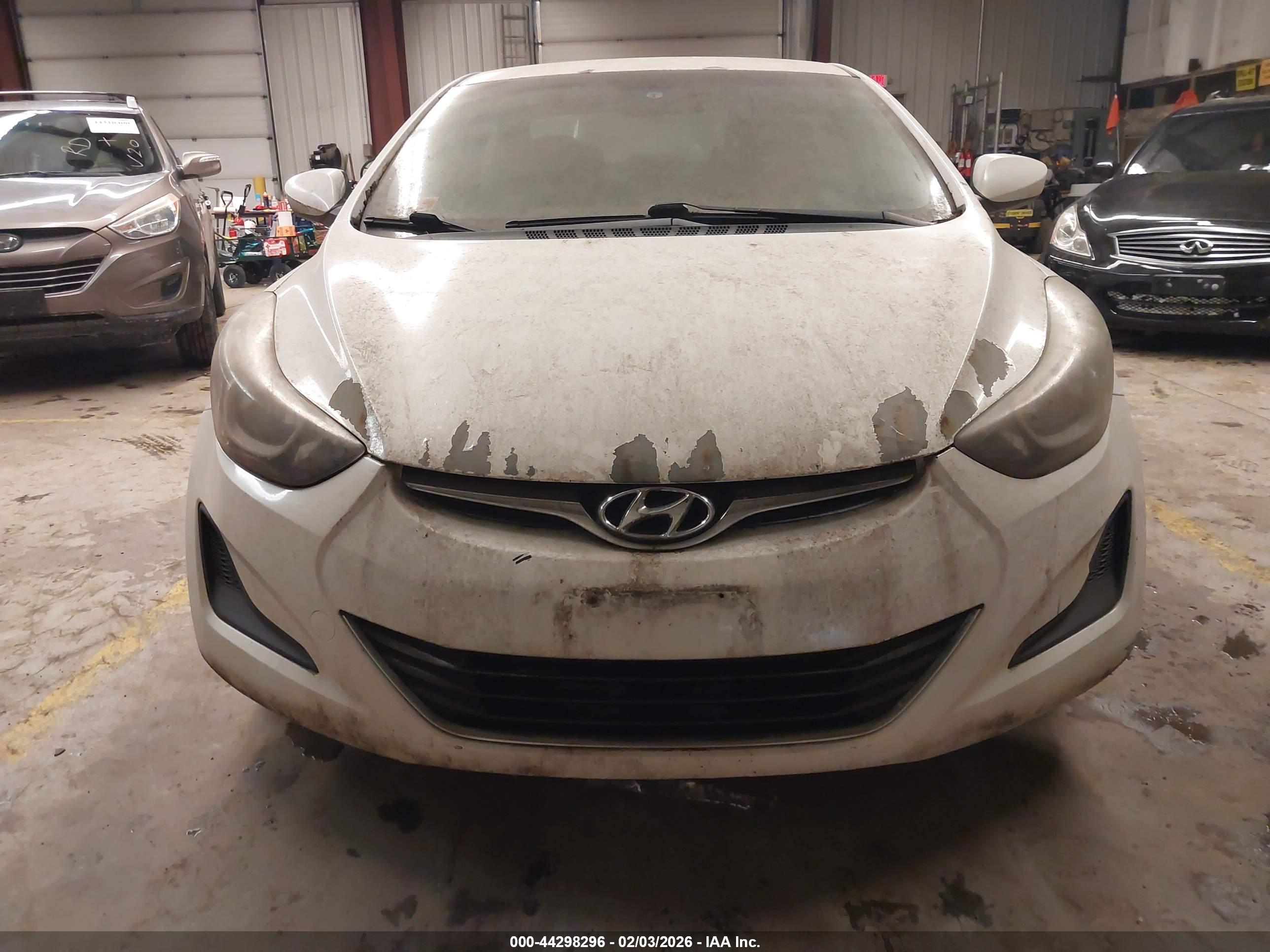 HYUNDAI ELANTRA image 6