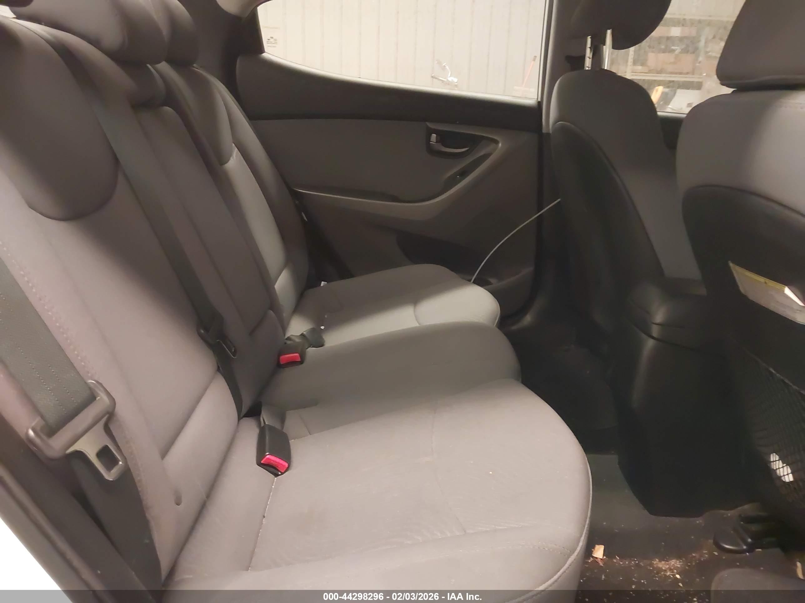HYUNDAI ELANTRA image 8