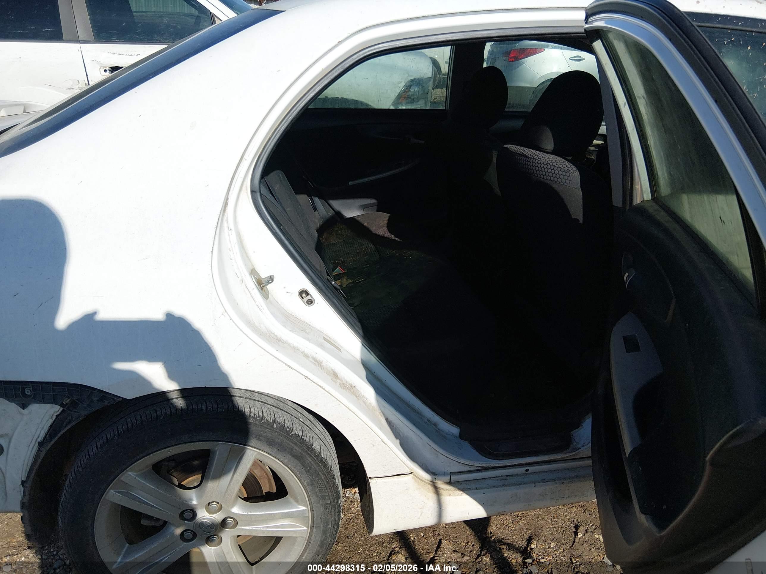 TOYOTA COROLLA image 8