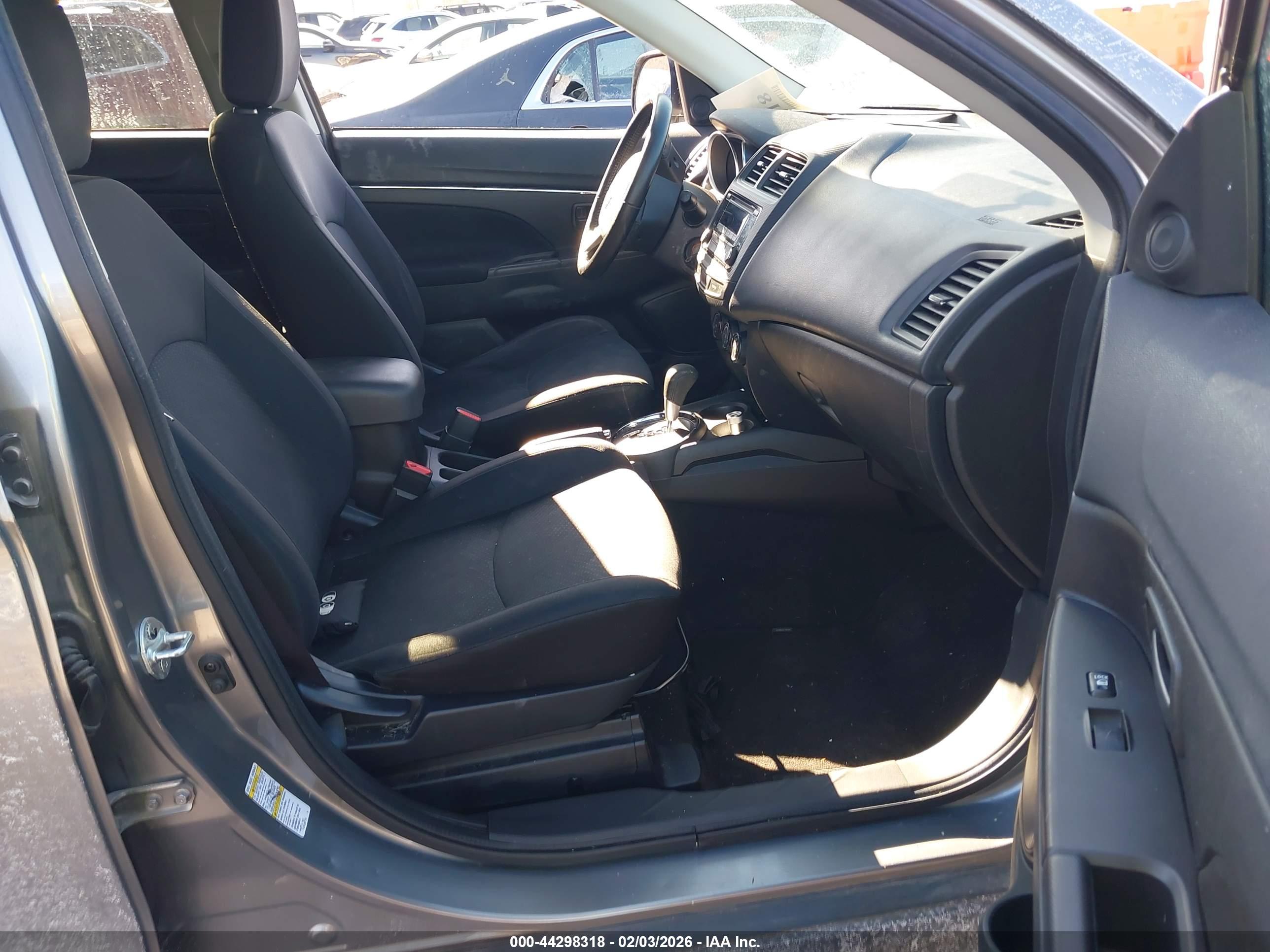 MITSUBISHI OUTLANDER image 5