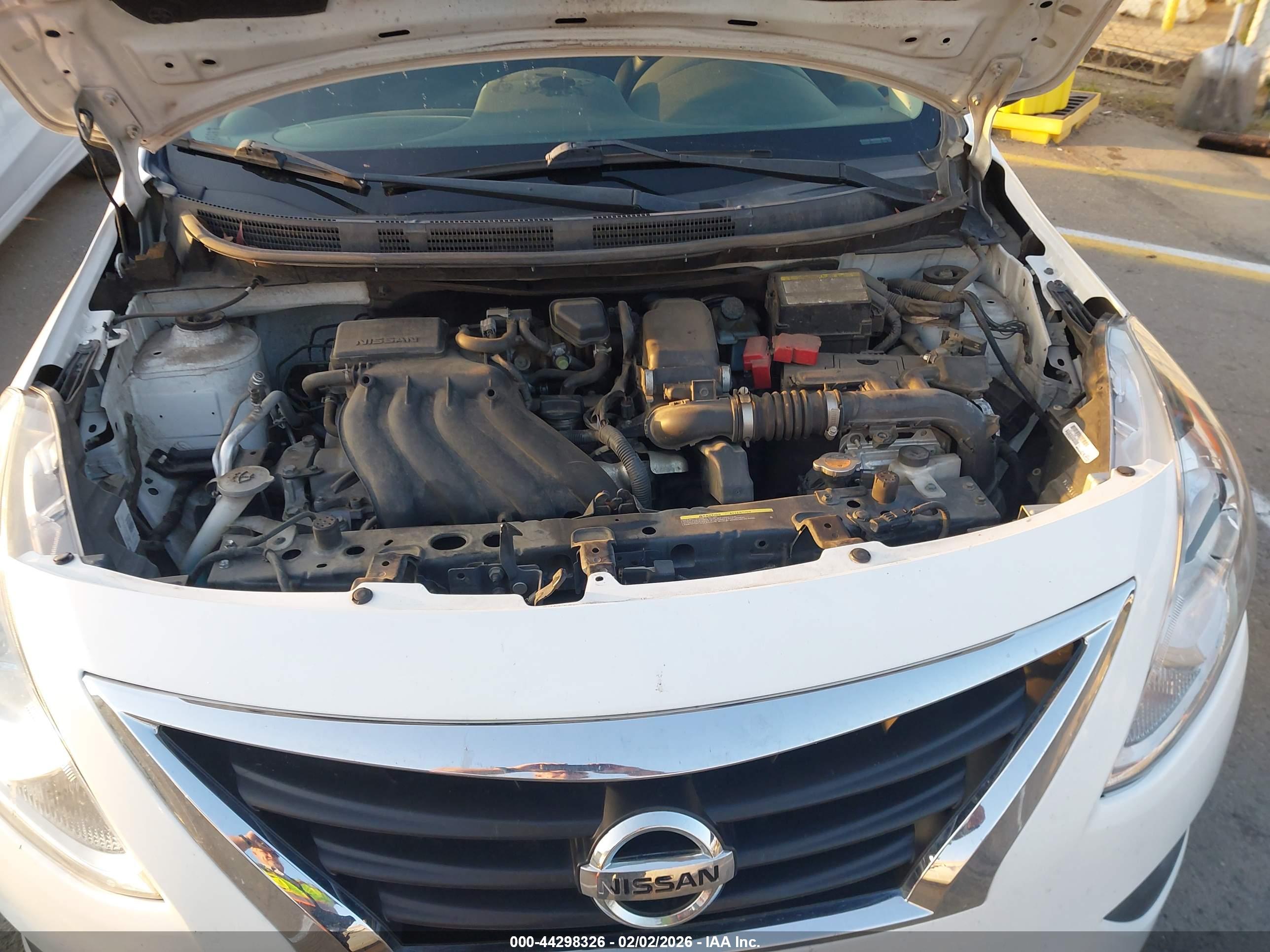 NISSAN VERSA image 10